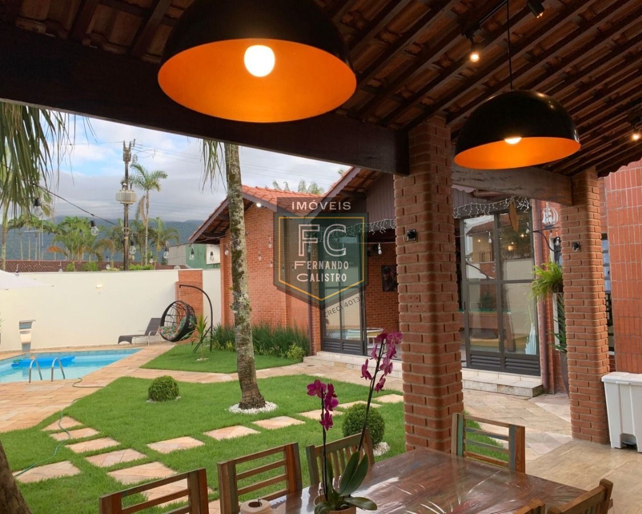 Casa isolada, alto padrão, 3 dormitórios(1suíte), 3 vagas para auto, lazer completo, localização privilegiada bairro flórida, praia grande/sp
