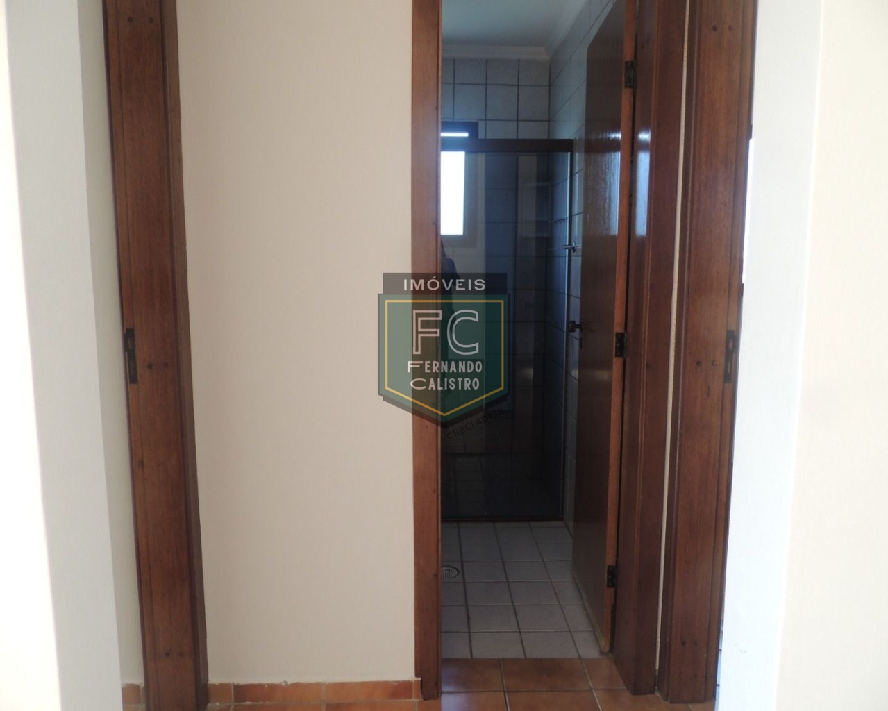 Apartamento alto padrão 2 dormitórios (1 suíte) 82m², varanda de frente, financ. Bancário / direto / permuta, perto da praia, vera cruz, mongaguá sp