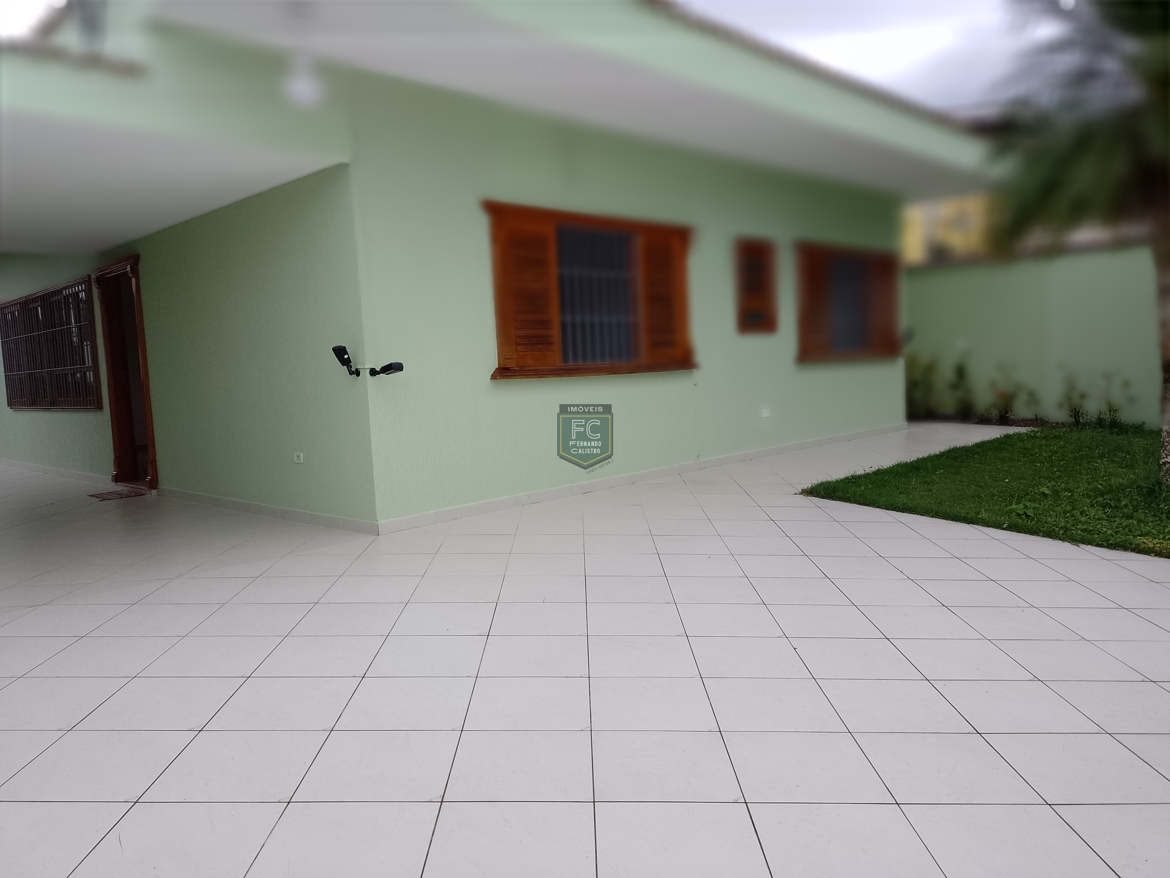 Casa térrea isolada 3 dormitórios (2 suítes) dorm. Serviço, 