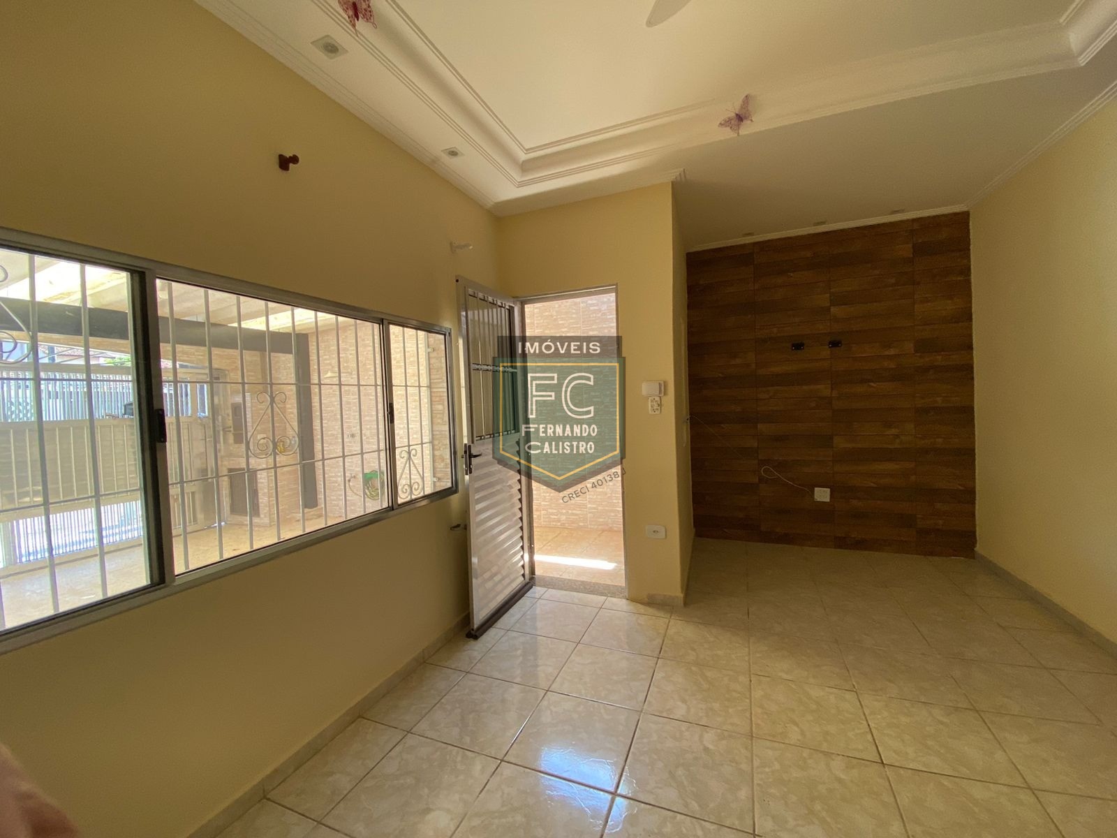 Casa com 2 dormitórios (1 suíte), 2 vagas cobertas, proxima 