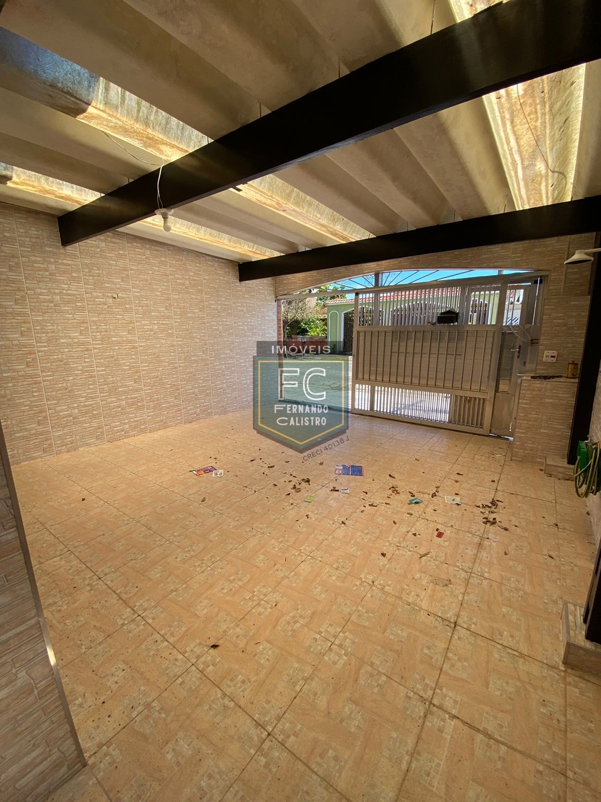 Casa com 2 dormitórios (1 suíte), 2 vagas cobertas, proxima 