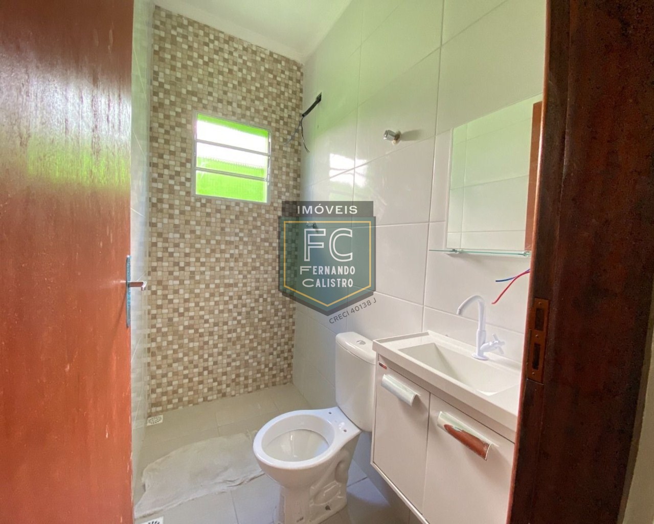 Casa térrea nova 2 dormitórios (1 suíte) c/ piscina, churrasqueira, 2 vagas, financiamento bancário c/ entrada reduzida! v. Atlântica, mongaguá sp