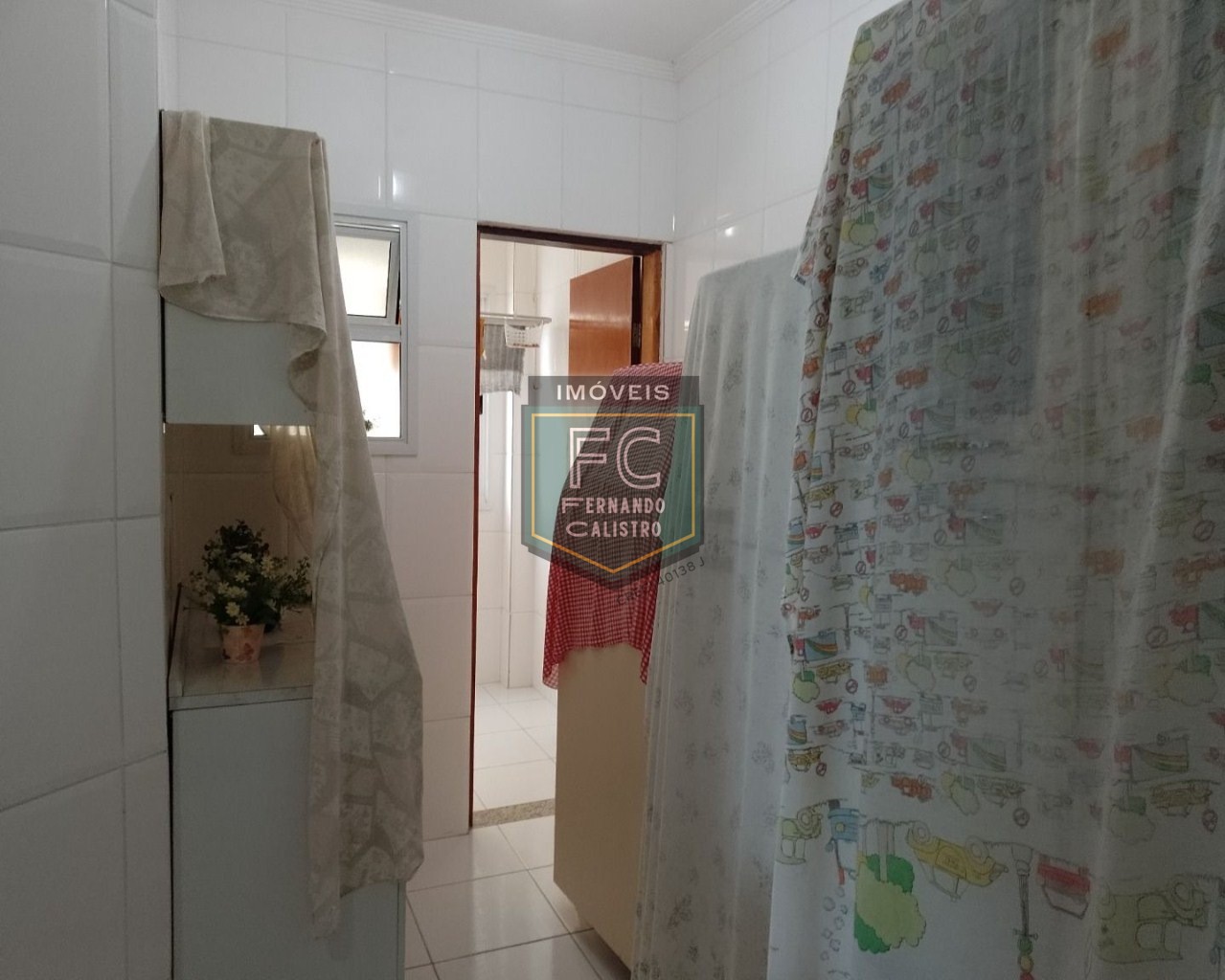 Apartamento 2 dormitórios (1 suíte) alto padrão, varanda gourmet envidraçada frente ao mar c/ churrasqueira, local nobre, centro - mongaguá - sp