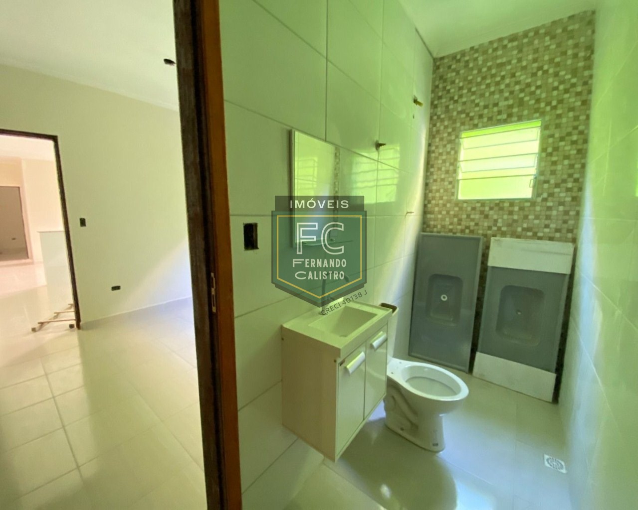 Casa térrea nova 2 dormitórios (1 suíte) c/ piscina, churrasqueira, 2 vagas, financiamento bancário c/ entrada reduzida! v. Atlântica, mongaguá sp