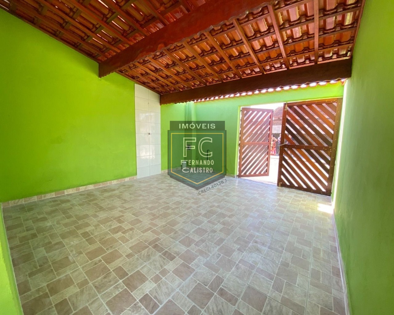 Casa térrea nova 2 dormitórios (1 suíte) c/ piscina, churrasqueira, 2 vagas, financiamento bancário c/ entrada reduzida! v. Atlântica, mongaguá sp