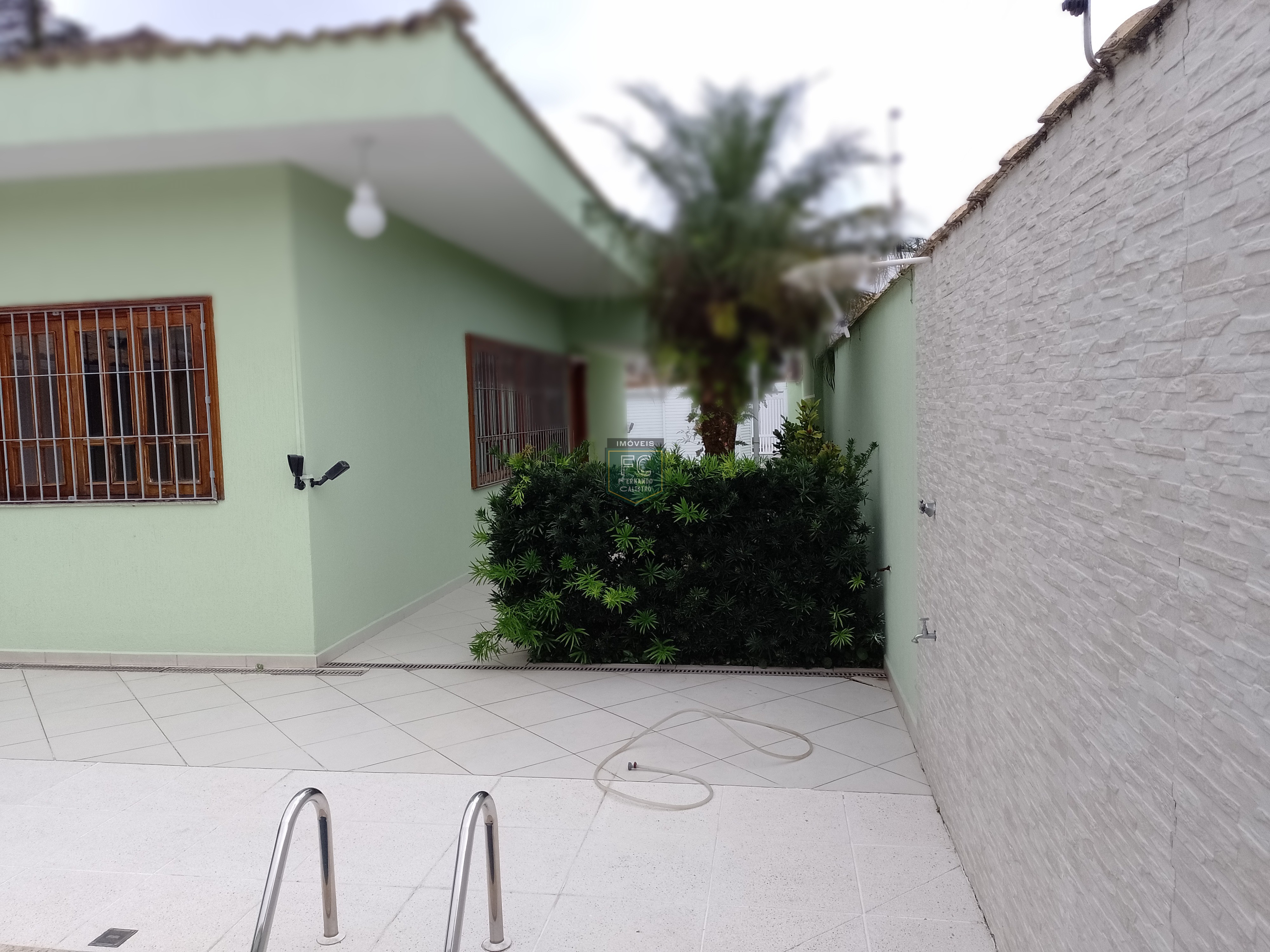 Casa térrea isolada 3 dormitórios (2 suítes) + dorm. Serviço, 318,5m² área total, piscina, espaço gourmet, z. Militar, bal. Flórida, praia grande sp