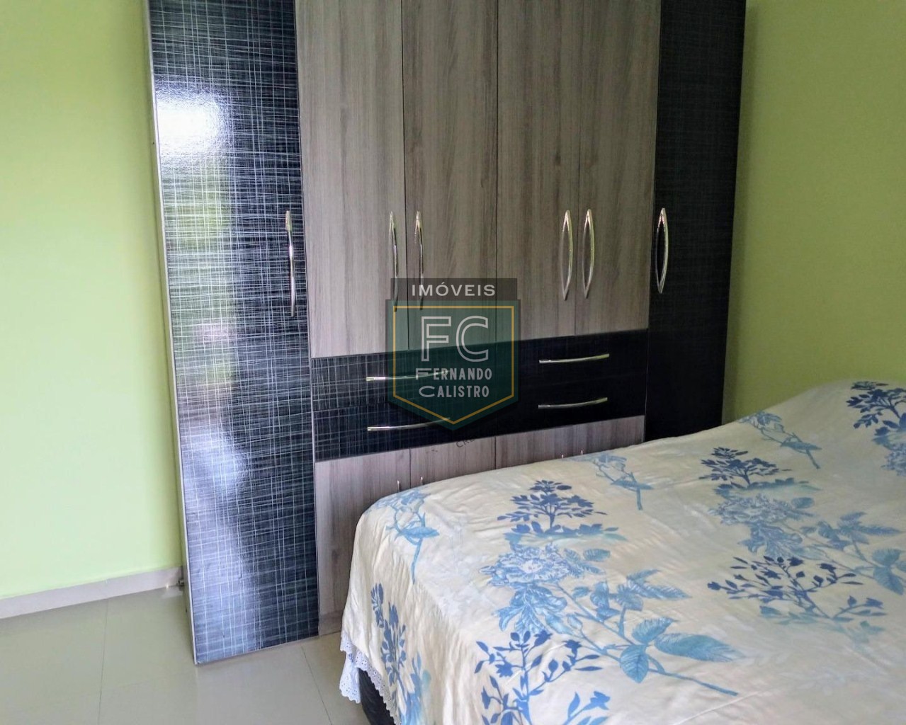 Sobrado 2 suítes em condomínio fechado, pronto p/ morar, financiamento bancário, ótima localização, lado pista, rua central, bal. Itaguaí, mongaguá/sp