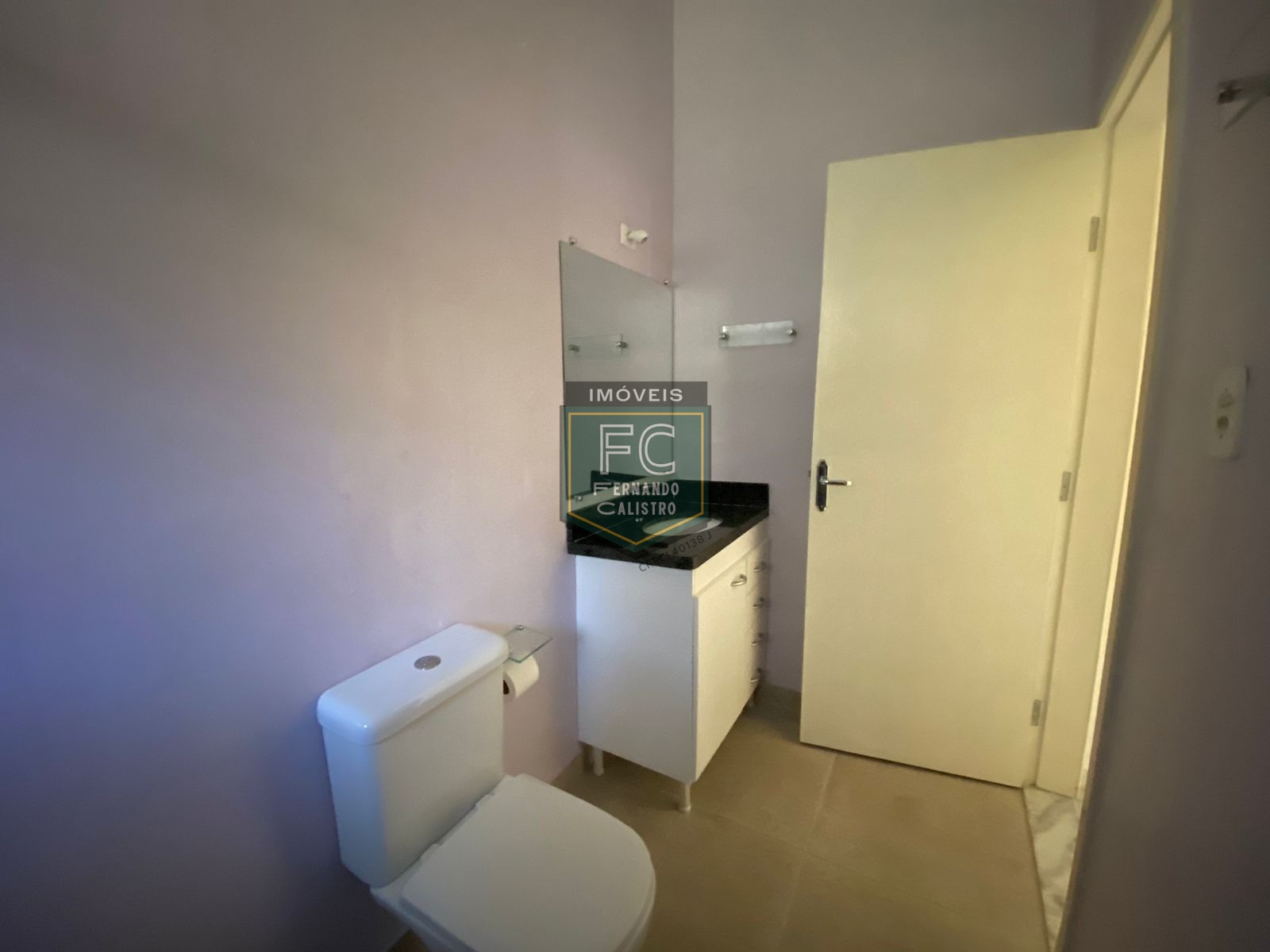 Casa com 2 dormitórios (1 suíte), 2 vagas cobertas, proxima a comércio e estrada, só R$270 mil, financiamento bancario e direto, itaóca, mongaguá/sp