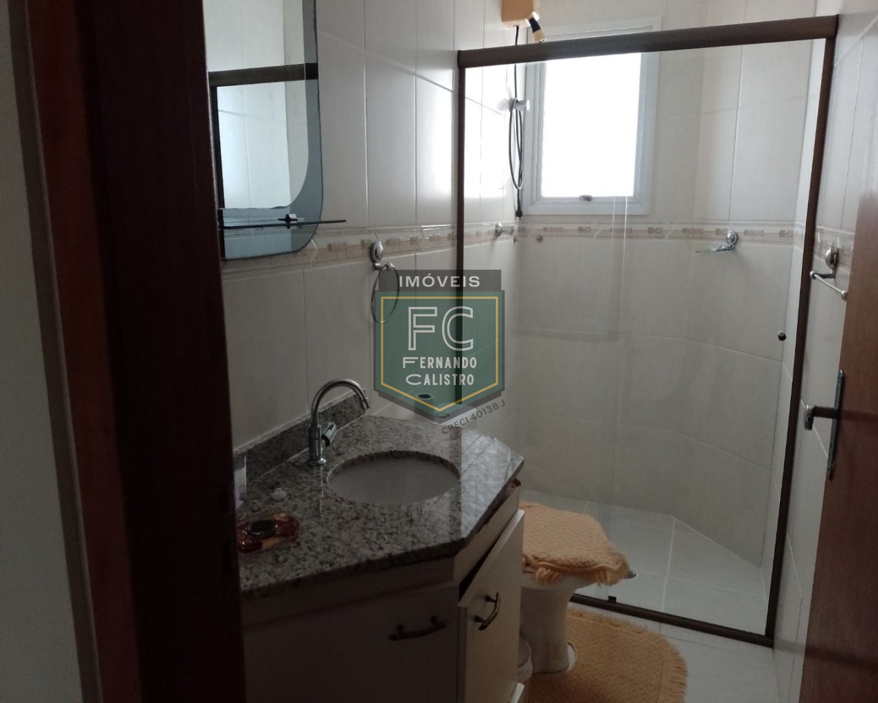 Apartamento 2 dormitórios (1 suíte) alto padrão, varanda gourmet envidraçada frente ao mar c/ churrasqueira, local nobre, centro - mongaguá - sp