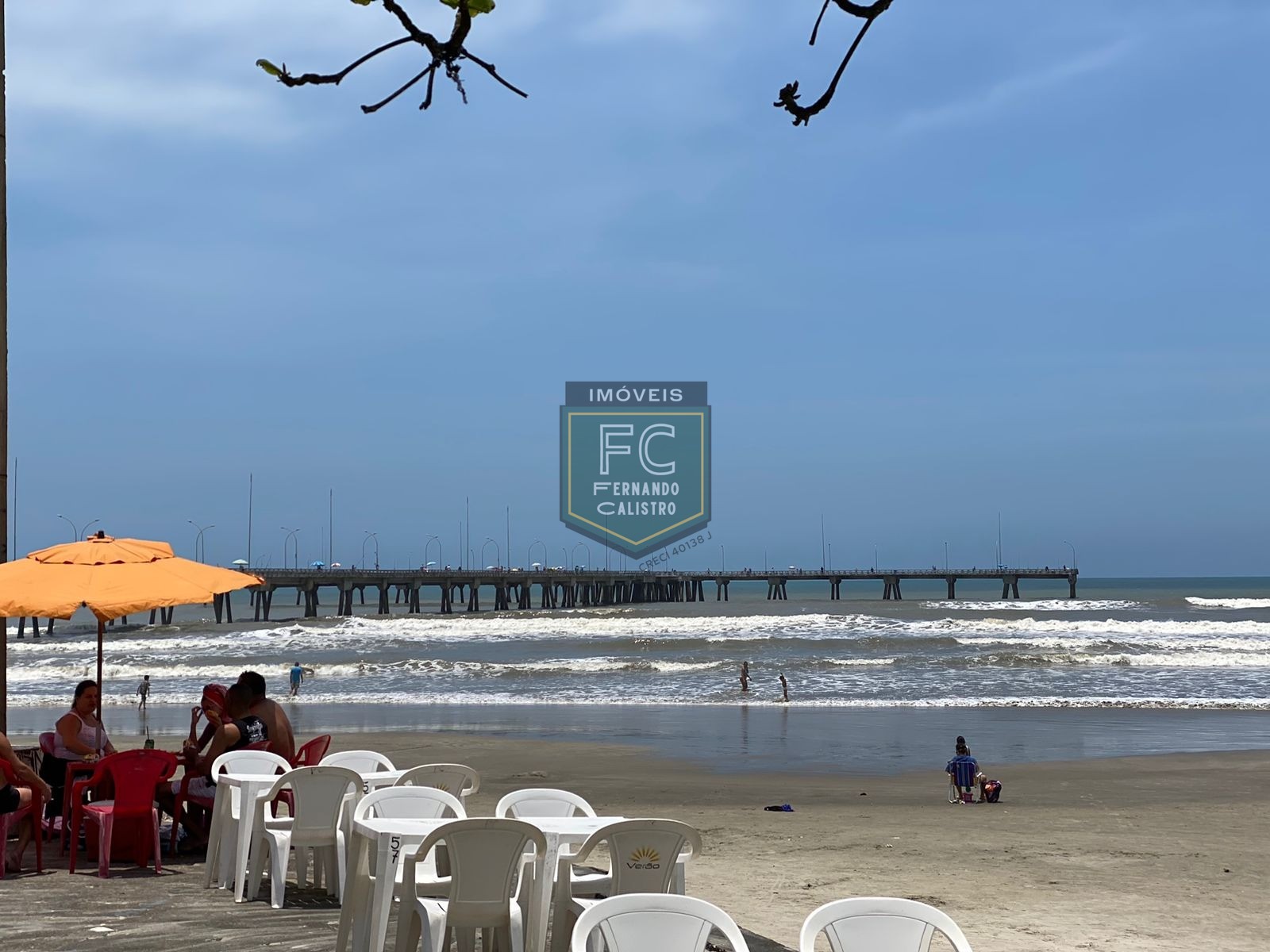 Casa térrea nova, moderna, 2 dormitórios (1 suíte), quintal, Piscina com cascata, 2 vagas cobertas, a 100 mts da praia, Financia, Itaguaí, Mongaguá/SP