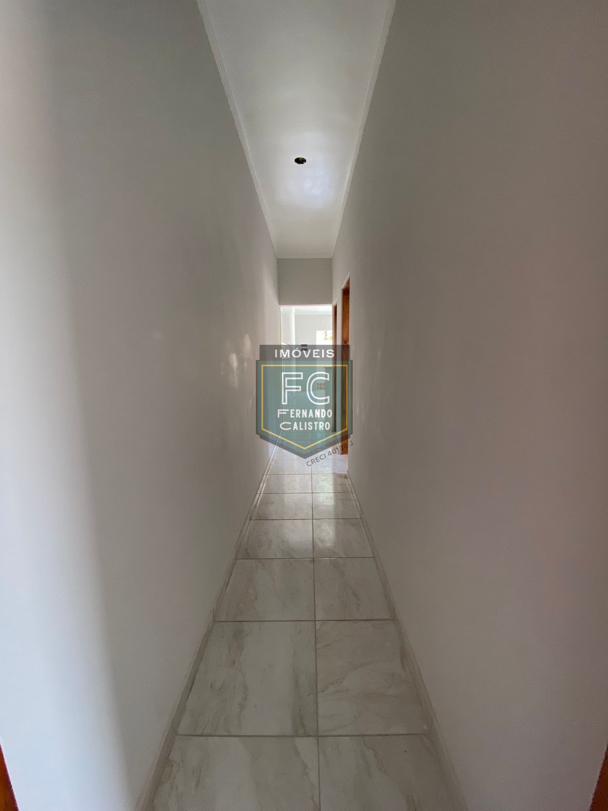Casa térrea nova, moderna, 2 dormitórios (1 suíte), quintal,