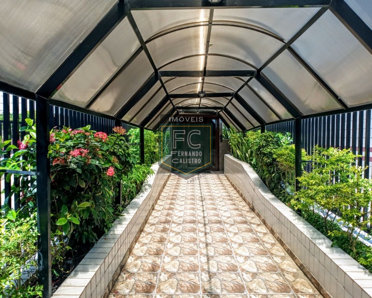 Apartamento alto padrão 2 dormitórios (1 suíte) 82m², varanda de frente, financ. Bancário / direto / permuta, perto da praia, vera cruz, mongaguá sp