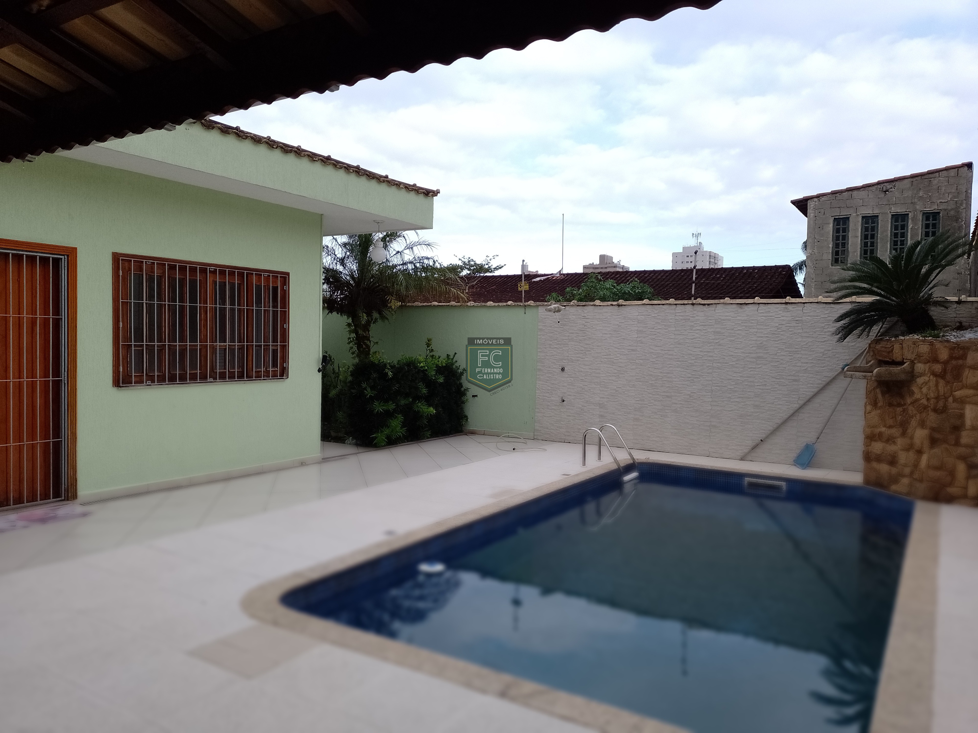 Casa térrea isolada 3 dormitórios (2 suítes) + dorm. Serviço, 318,5m² área total, piscina, espaço gourmet, z. Militar, bal. Flórida, praia grande sp