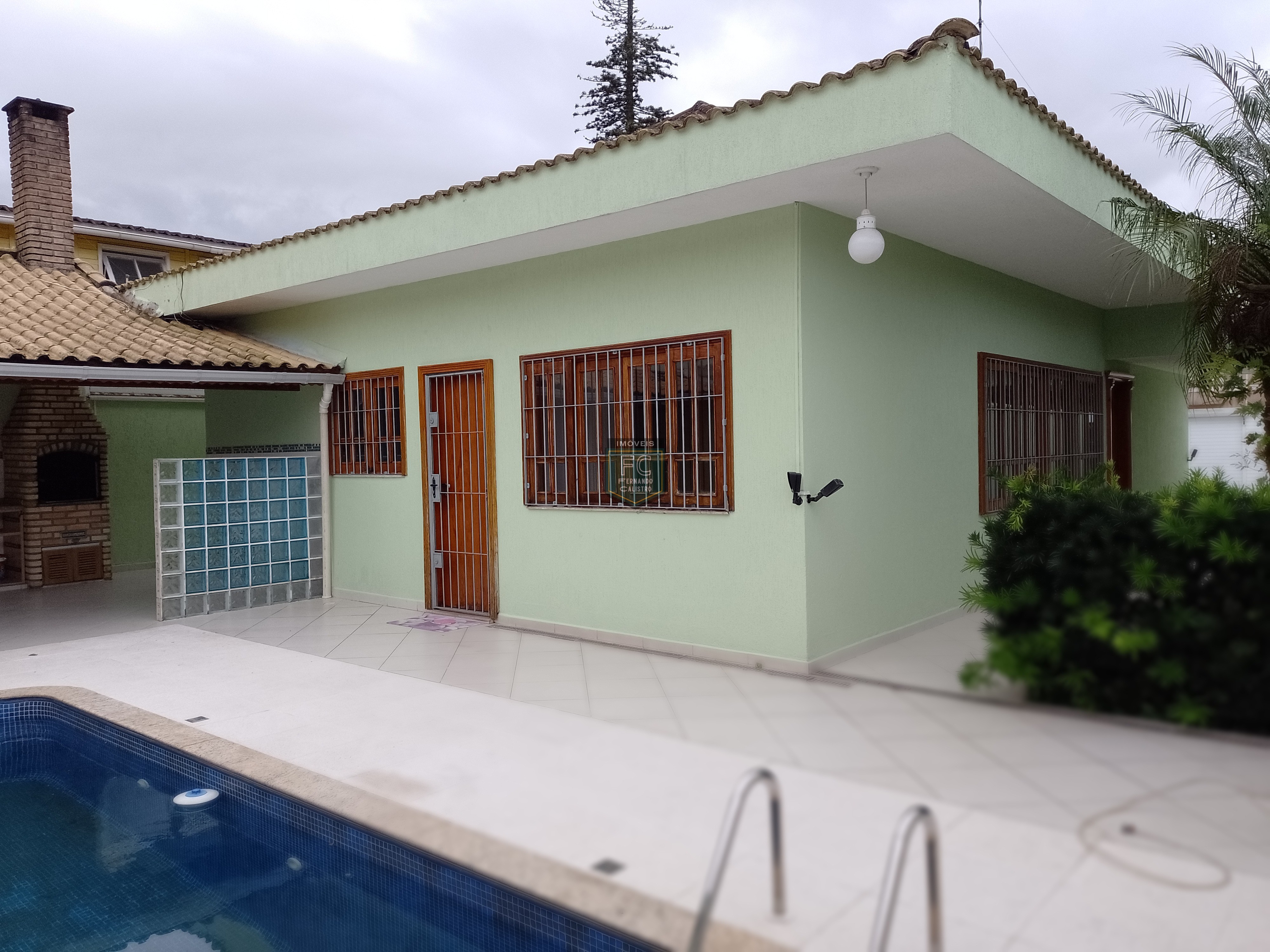 Casa térrea isolada 3 dormitórios (2 suítes) + dorm. Serviço, 318,5m² área total, piscina, espaço gourmet, z. Militar, bal. Flórida, praia grande sp