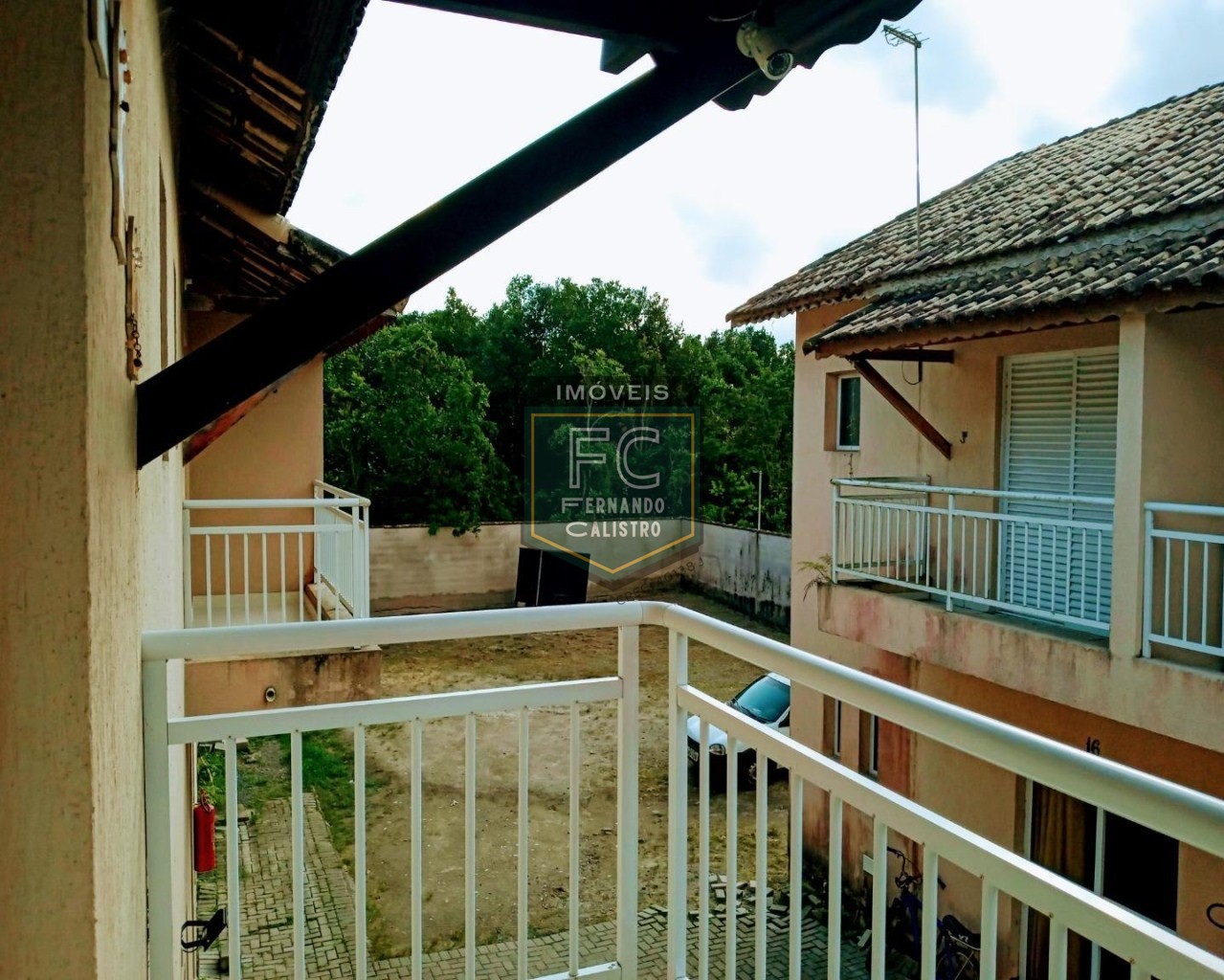 Sobrado 2 suítes em condomínio fechado, pronto p/ morar, financiamento bancário, ótima localização, lado pista, rua central, bal. Itaguaí, mongaguá/sp