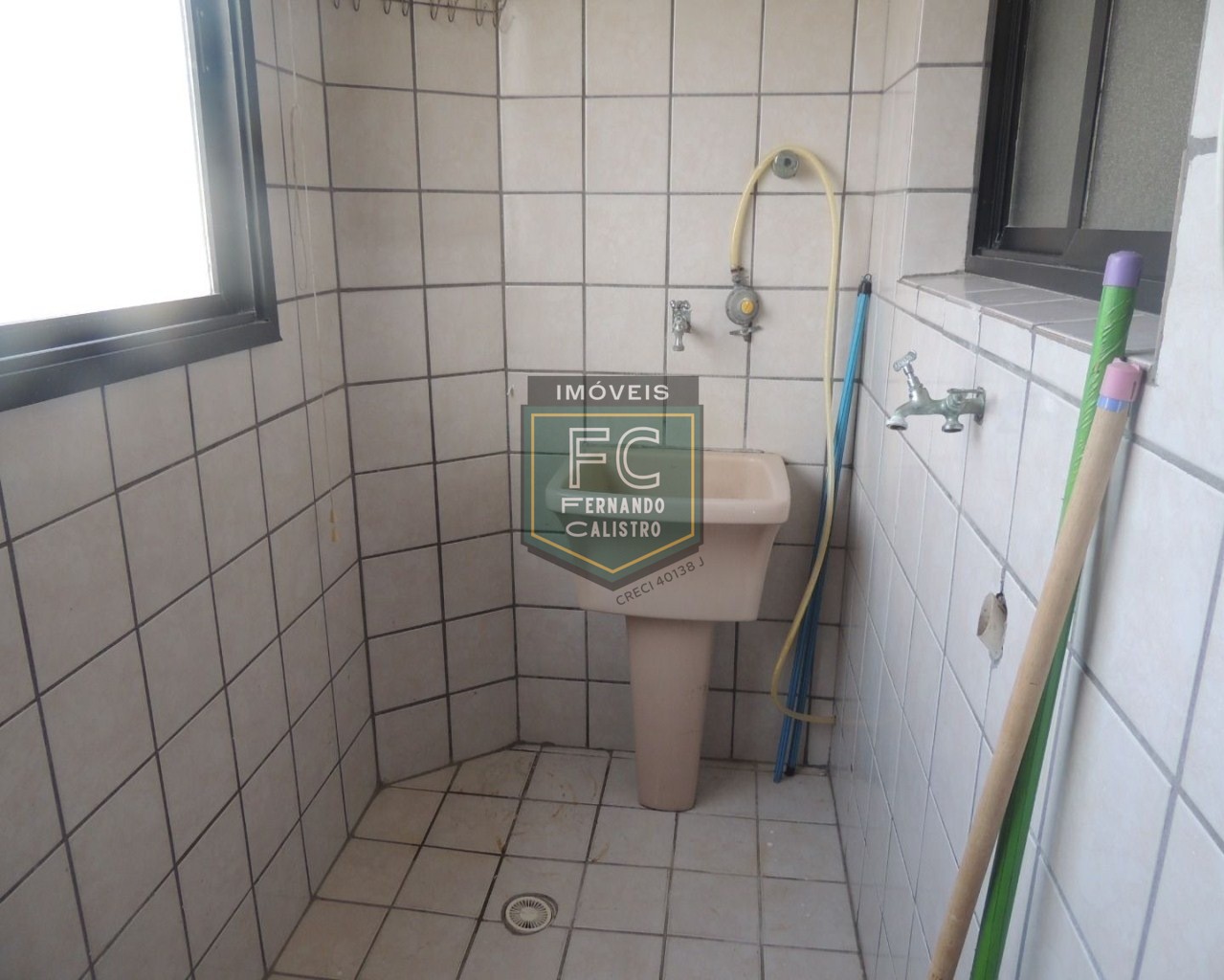 Apartamento alto padrão 2 dormitórios (1 suíte) 82m², varanda de frente, financ. Bancário / direto / permuta, perto da praia, vera cruz, mongaguá sp