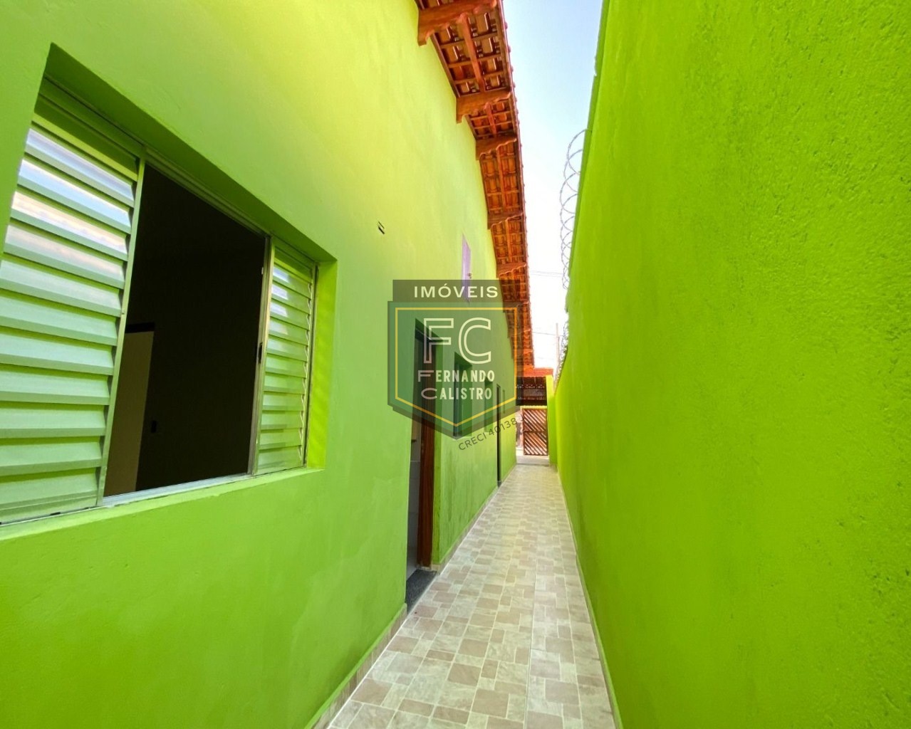 Casa térrea nova 2 dormitórios (1 suíte) c/ piscina, churrasqueira, 2 vagas, financiamento bancário c/ entrada reduzida! v. Atlântica, mongaguá sp