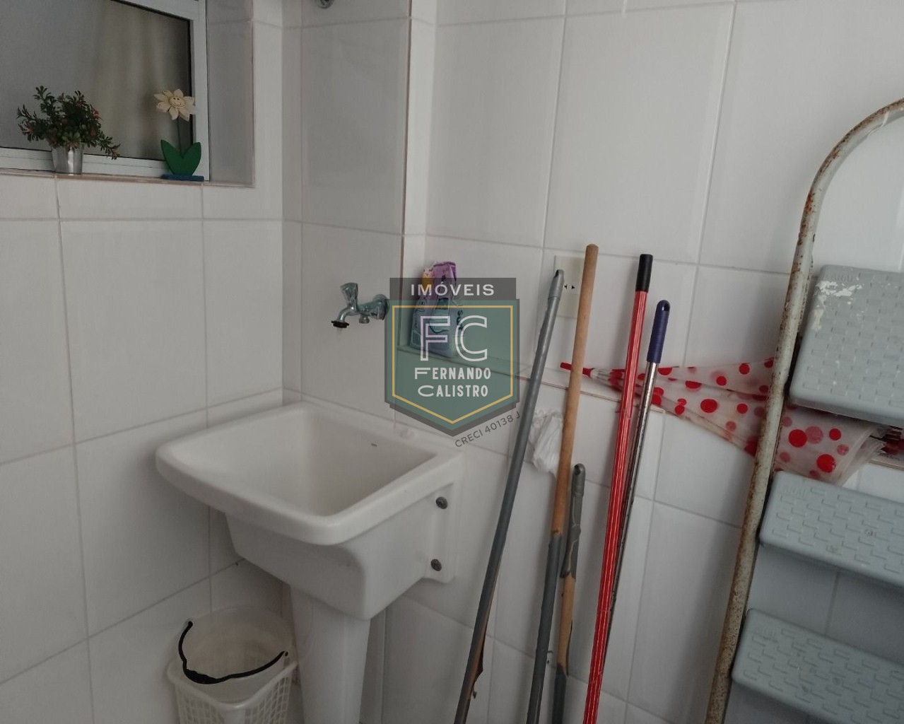 Apartamento 2 dormitórios (1 suíte) alto padrão, varanda gourmet envidraçada frente ao mar c/ churrasqueira, local nobre, centro - mongaguá - sp