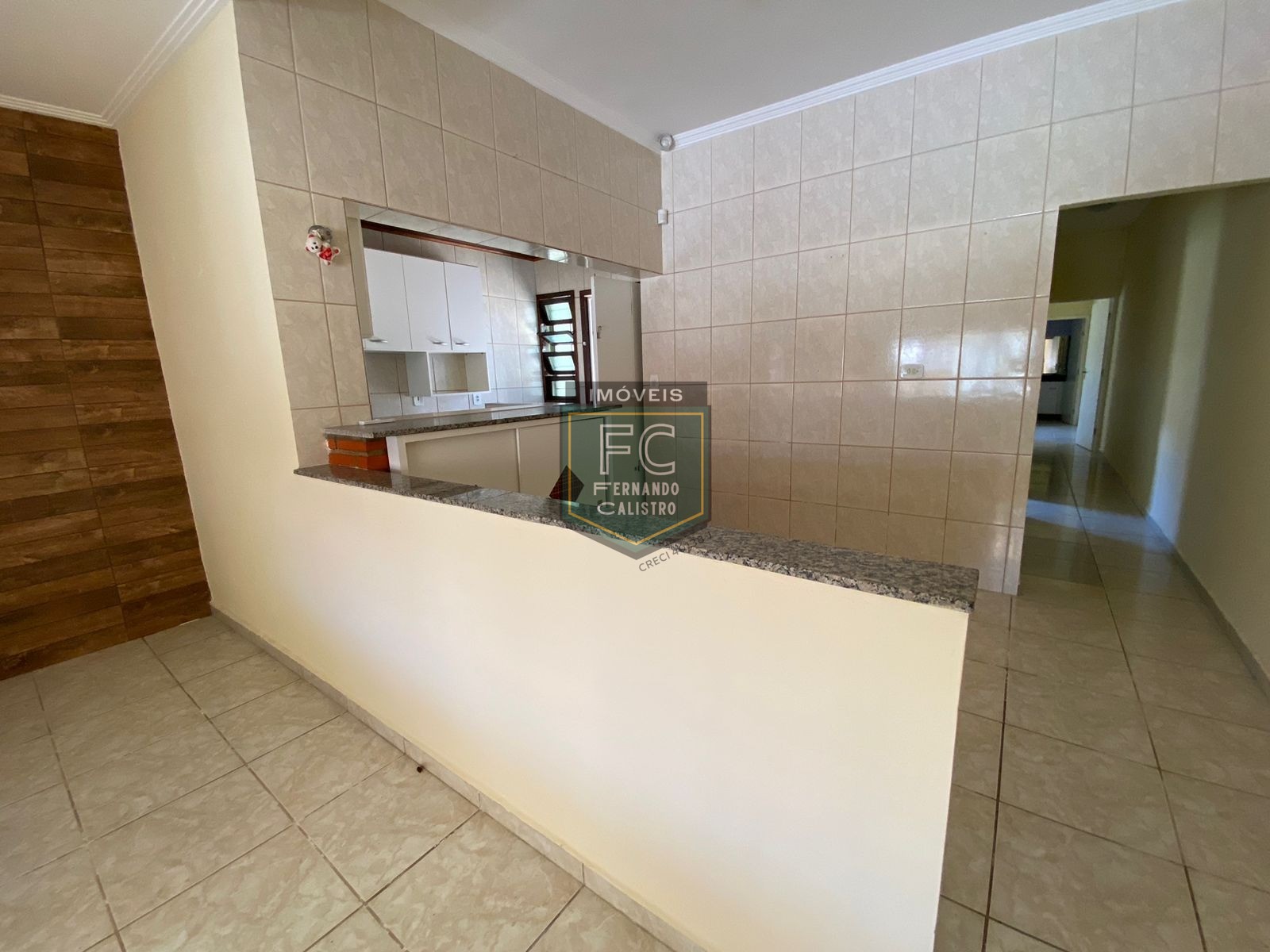 Casa com 2 dormitórios (1 suíte), 2 vagas cobertas, proxima 