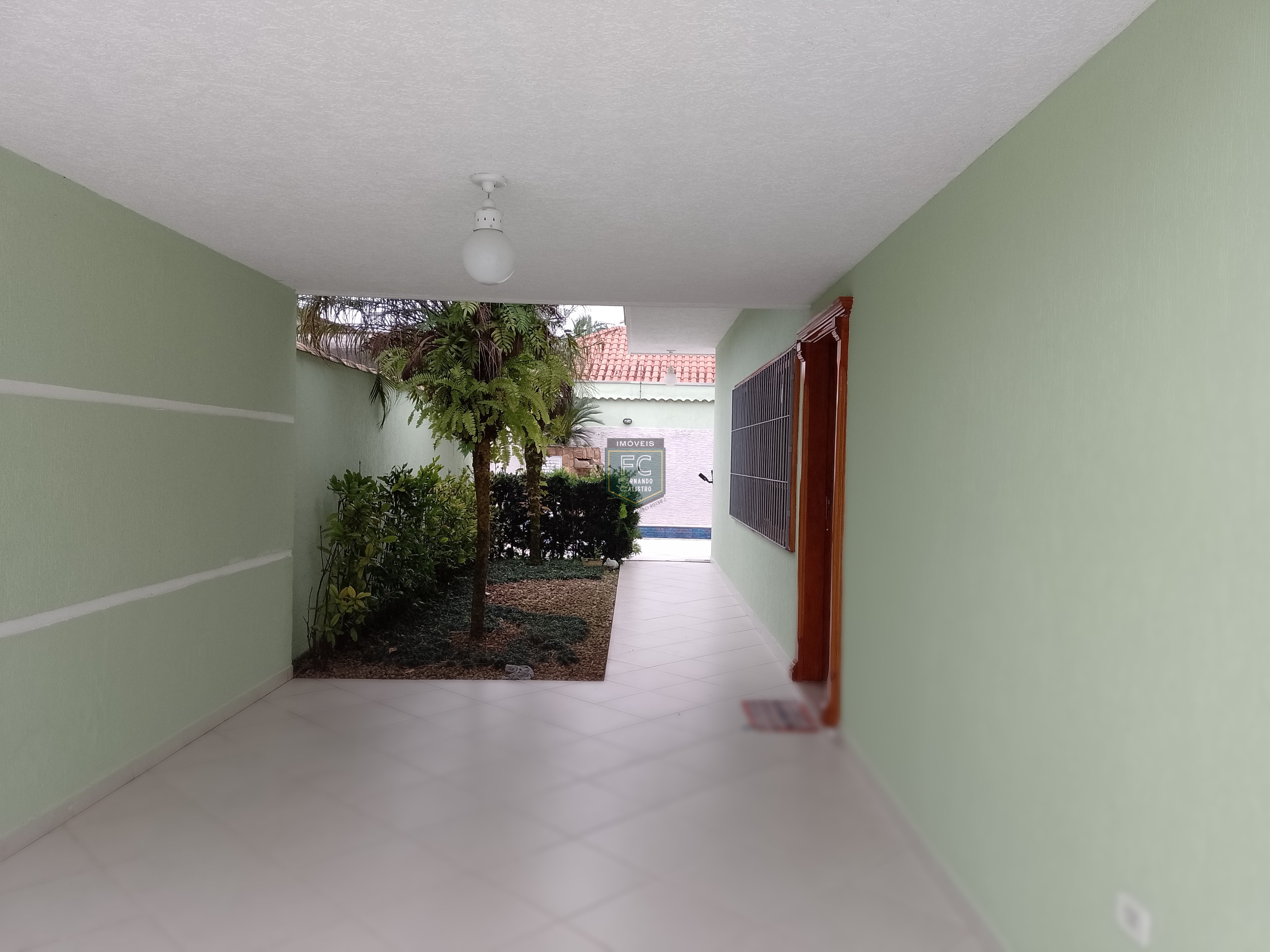Casa térrea isolada 3 dormitórios (2 suítes) dorm. Serviço, 