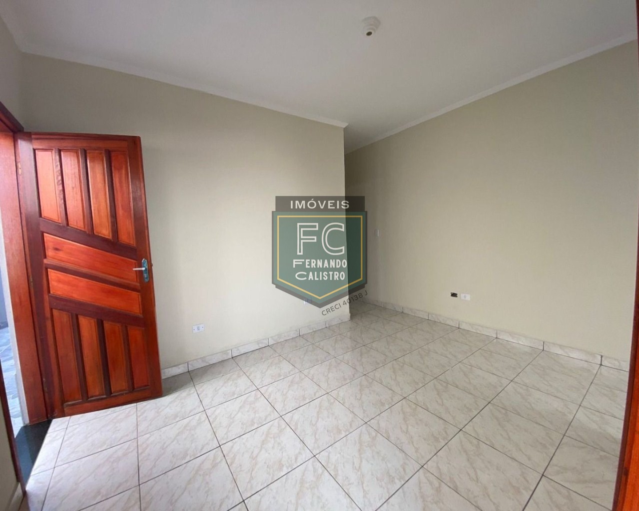Casa térrea nova 2 dormitórios (1 suíte), quintal c/ piscina