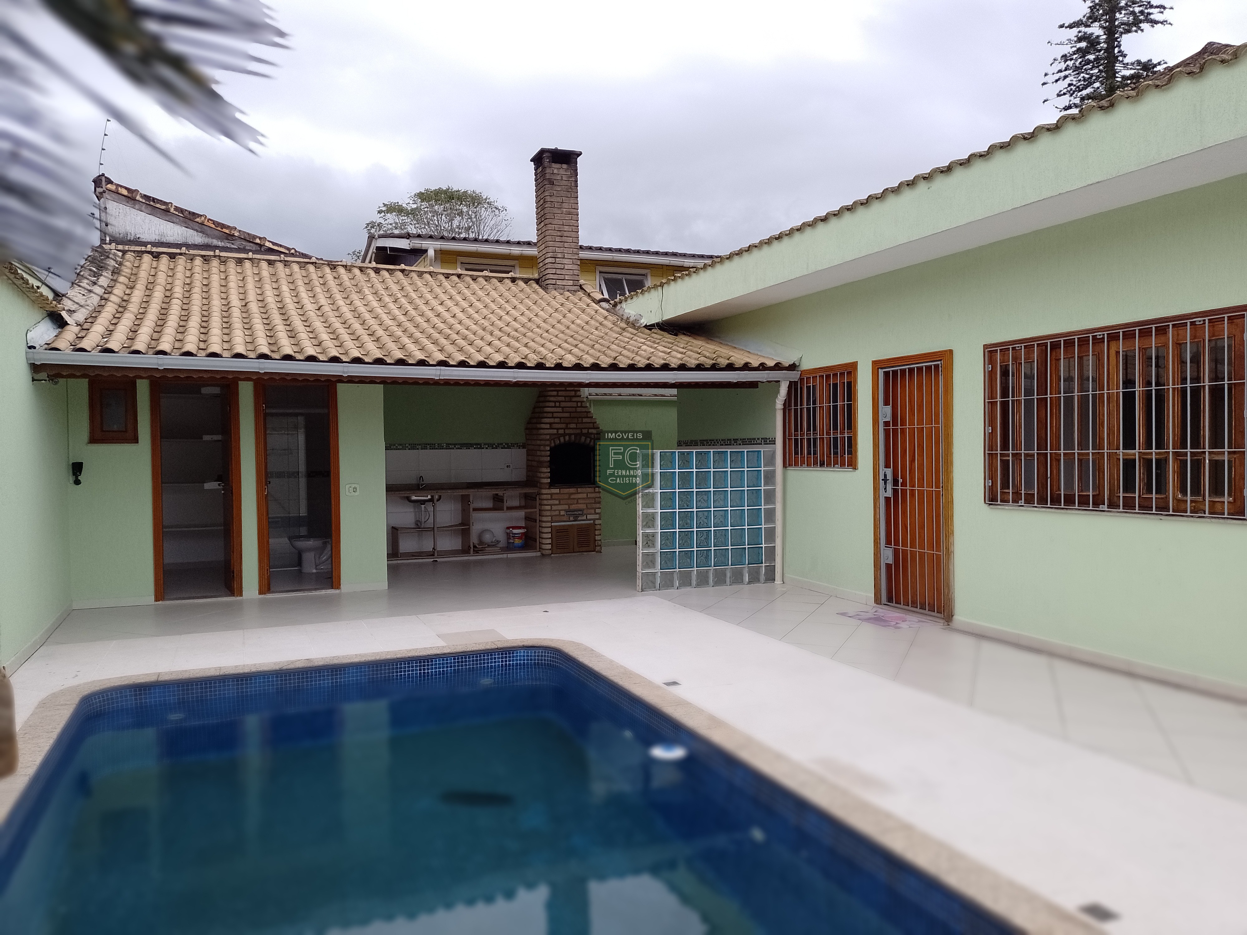 Casa térrea isolada 3 dormitórios (2 suítes) + dorm. Serviço, 318,5m² área total, piscina, espaço gourmet, z. Militar, bal. Flórida, praia grande sp