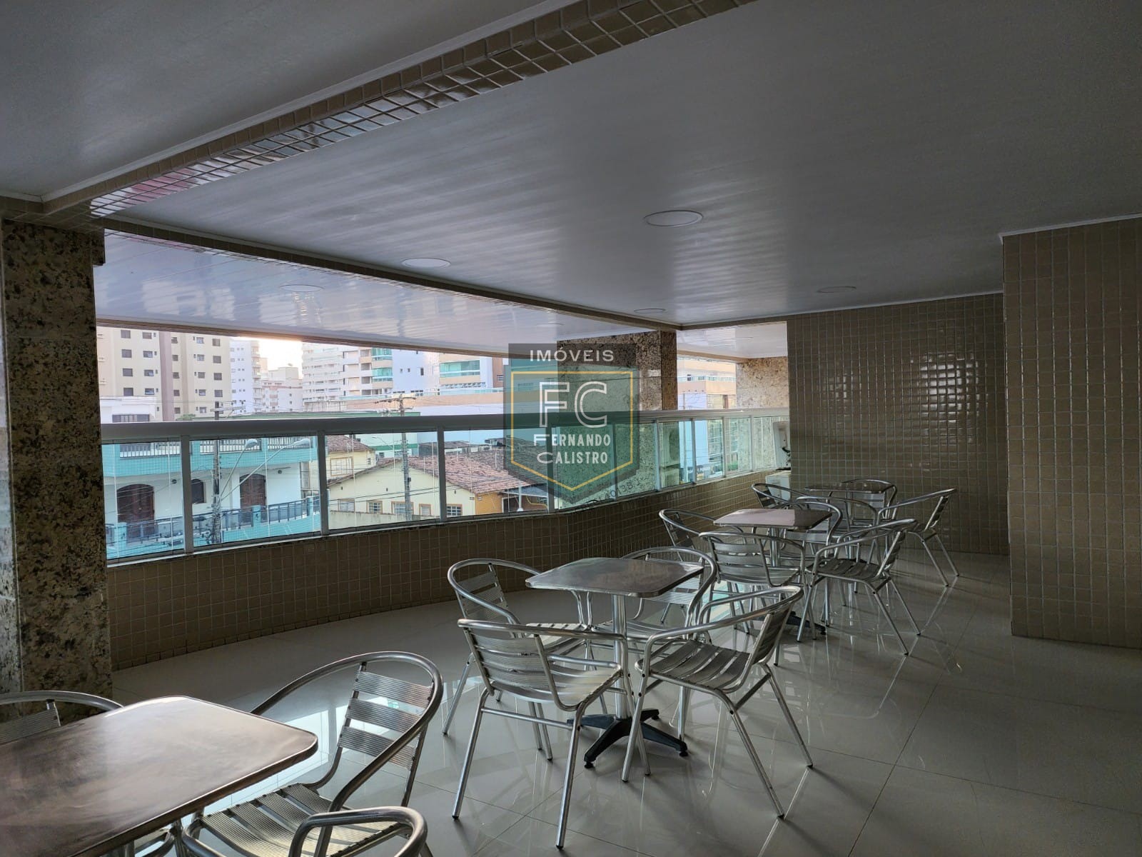Apartamento Altíssimo Padrão 3 Suítes, Varanda Envidraçada c/ Churrasqueira e Vista p/ o Mar, Passos da Praia, 3 Vagas, V. Caiçara, Praia Grande SP