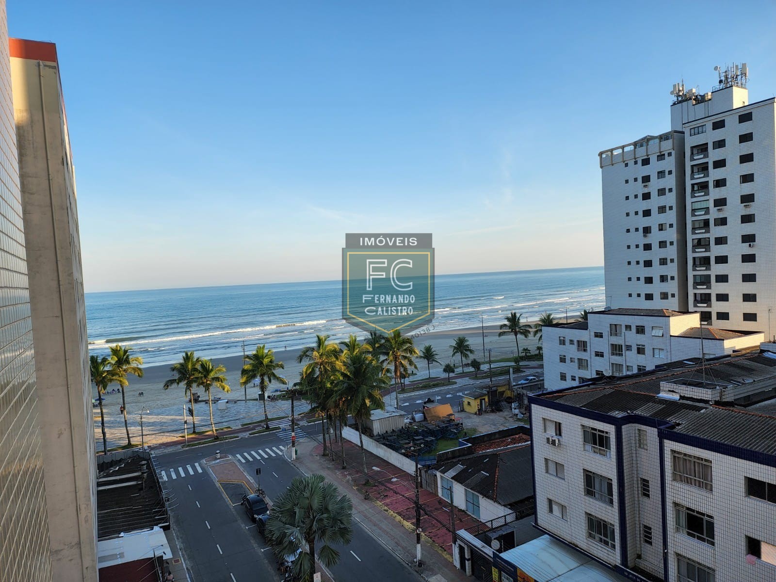 Apartamento Altíssimo Padrão 3 Suítes, Varanda Envidraçada c/ Churrasqueira e Vista p/ o Mar, Passos da Praia, 3 Vagas, V. Caiçara, Praia Grande SP