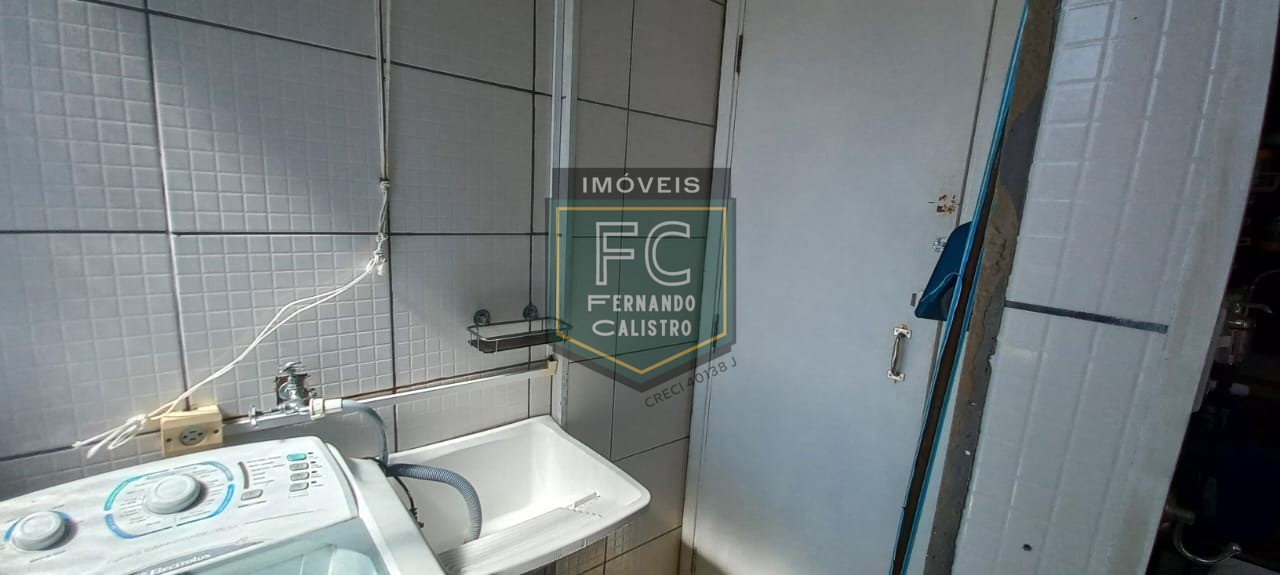 Apartamento 2 dormitórios 2 banheiros amplo de frente para a rua, 1 vaga, condominio com espaço grill, 150 mts da praia, vila caiçara, praia grande sp