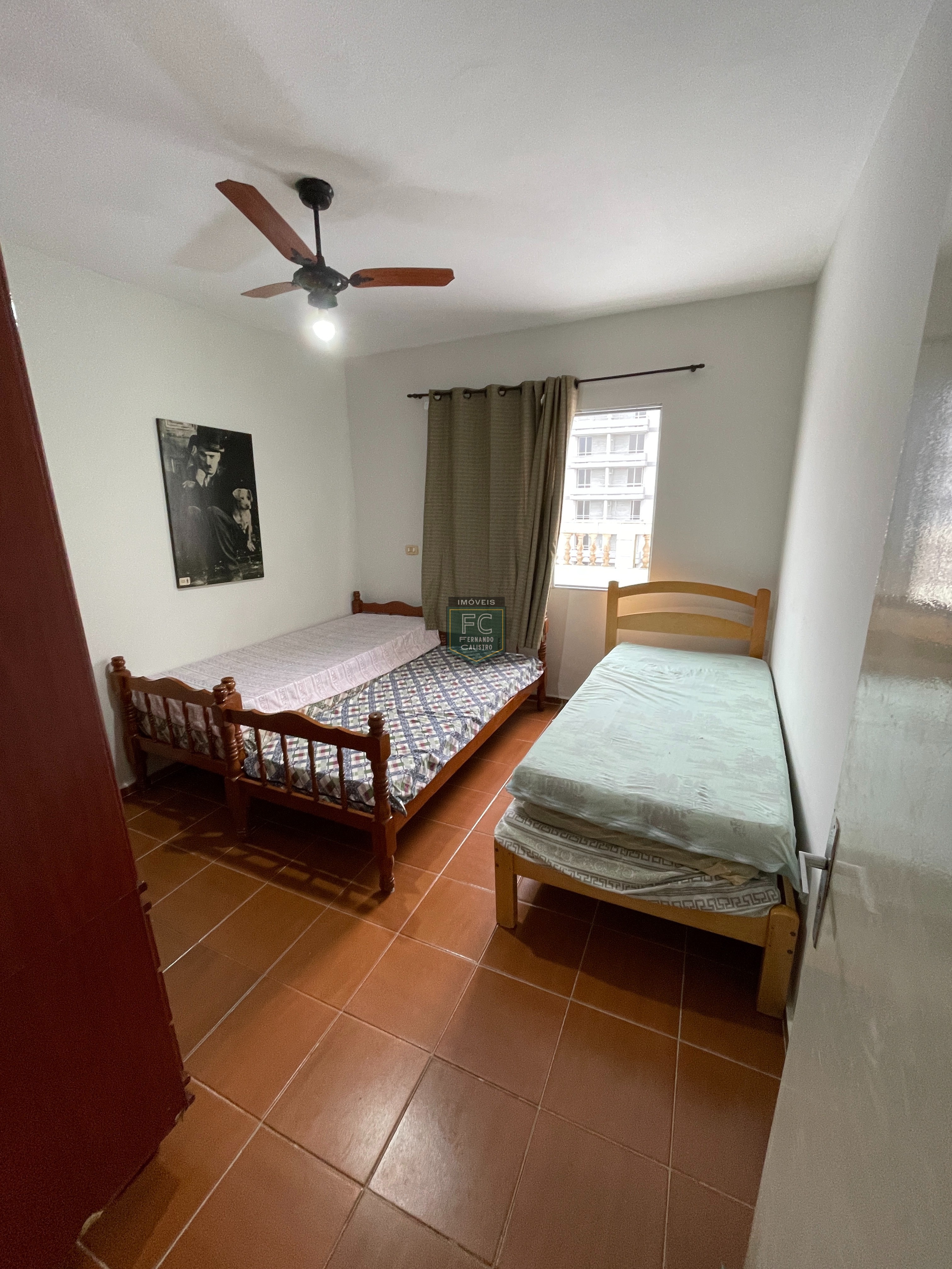 Apartamento Tipo Garden, com 2 Dormitórios e Terraço / Quintal com vista para o mar, e alguns passos da praia, no Coração do Centro, Mongaguá - SP