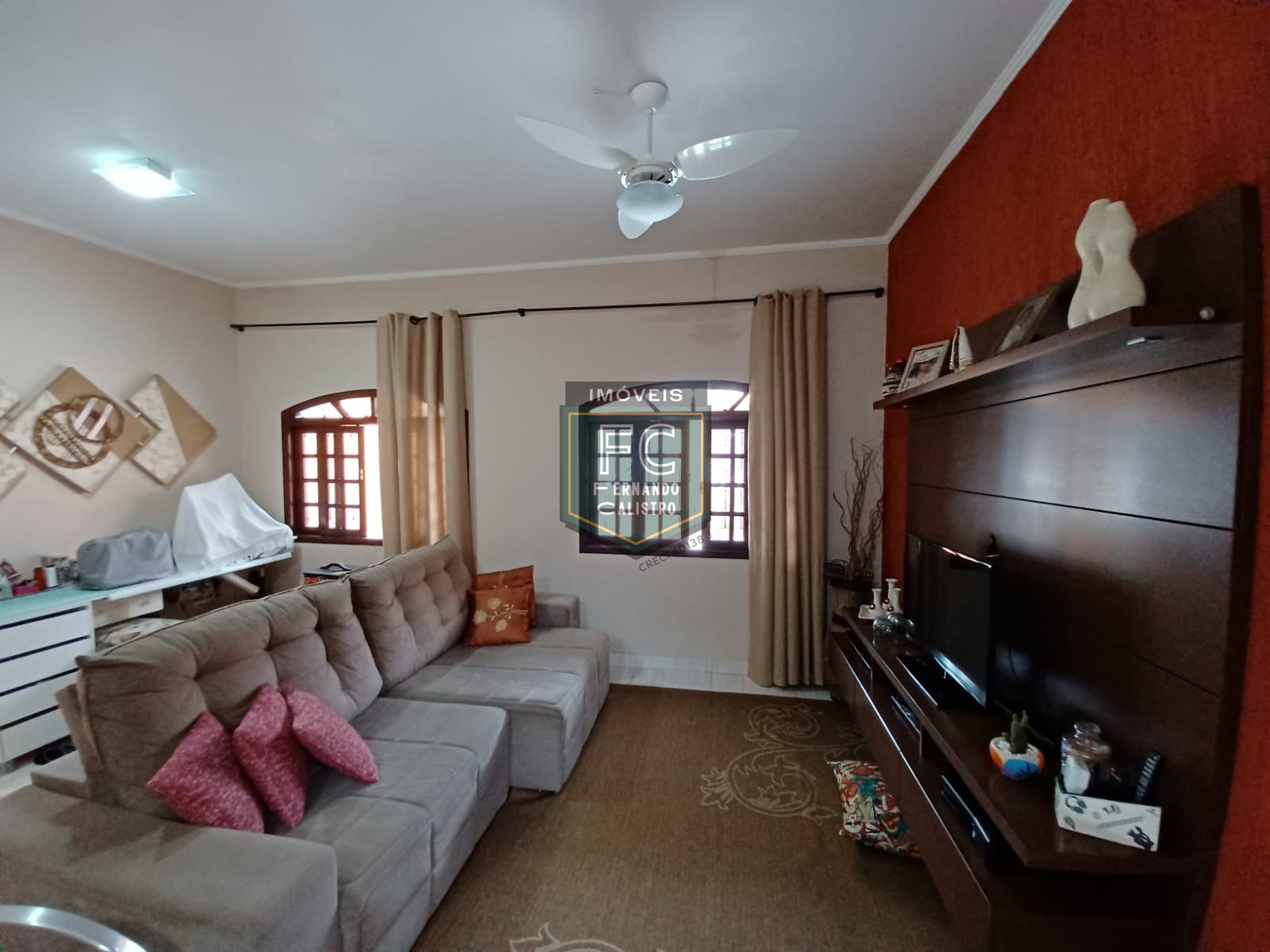 Casa Isolada Lote Inteiro 3 Dormitórios (1 Suíte) + Edícula, Área Gourmet c/ Churrasqueira, 4 Vagas, 160 m² Á. Construída, Caiçara, Praia Grande SP