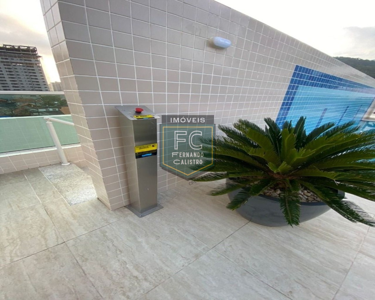 Apartamento novo andar alto, pronto, varanda gourmet c/ vista p/ o mar, 2 dormitórios (1 suíte), piso laminado, local nobre, jd. Luciana, mongaguá-sp