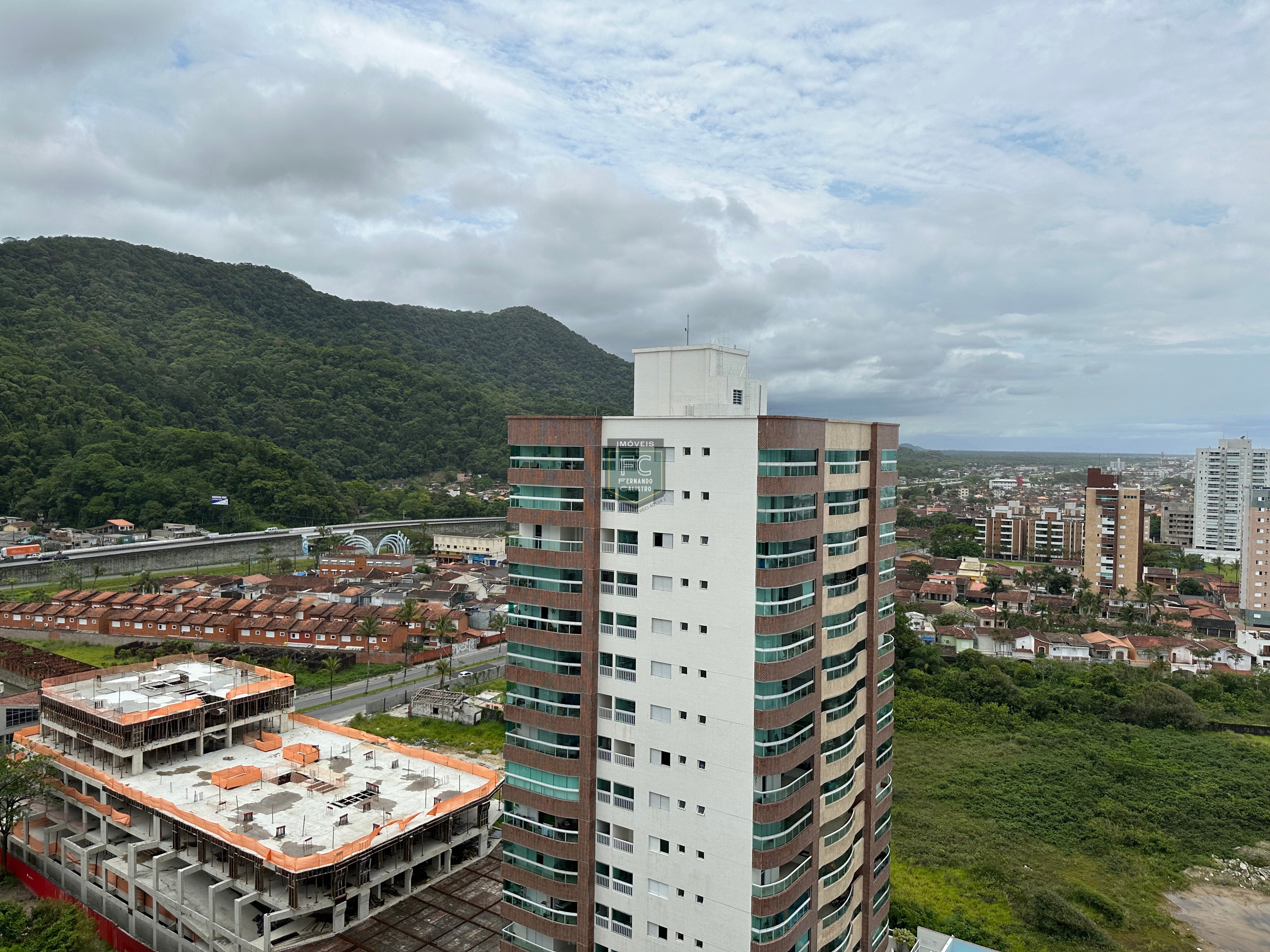 Apartamento novo andar alto, pronto, varanda gourmet c/ vista p/ o mar, 2 dormitórios (1 suíte), piso laminado, local nobre, jd. Luciana, mongaguá-sp