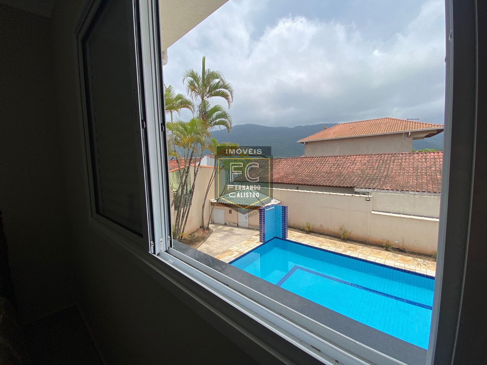 Espaçoso sobrado altissimo padrão 4 dormitórios (2 suítes), 165 m², piscina, área gourmet completa, 4 vagas, local nobre e valorizado, flórida, pg/sp
