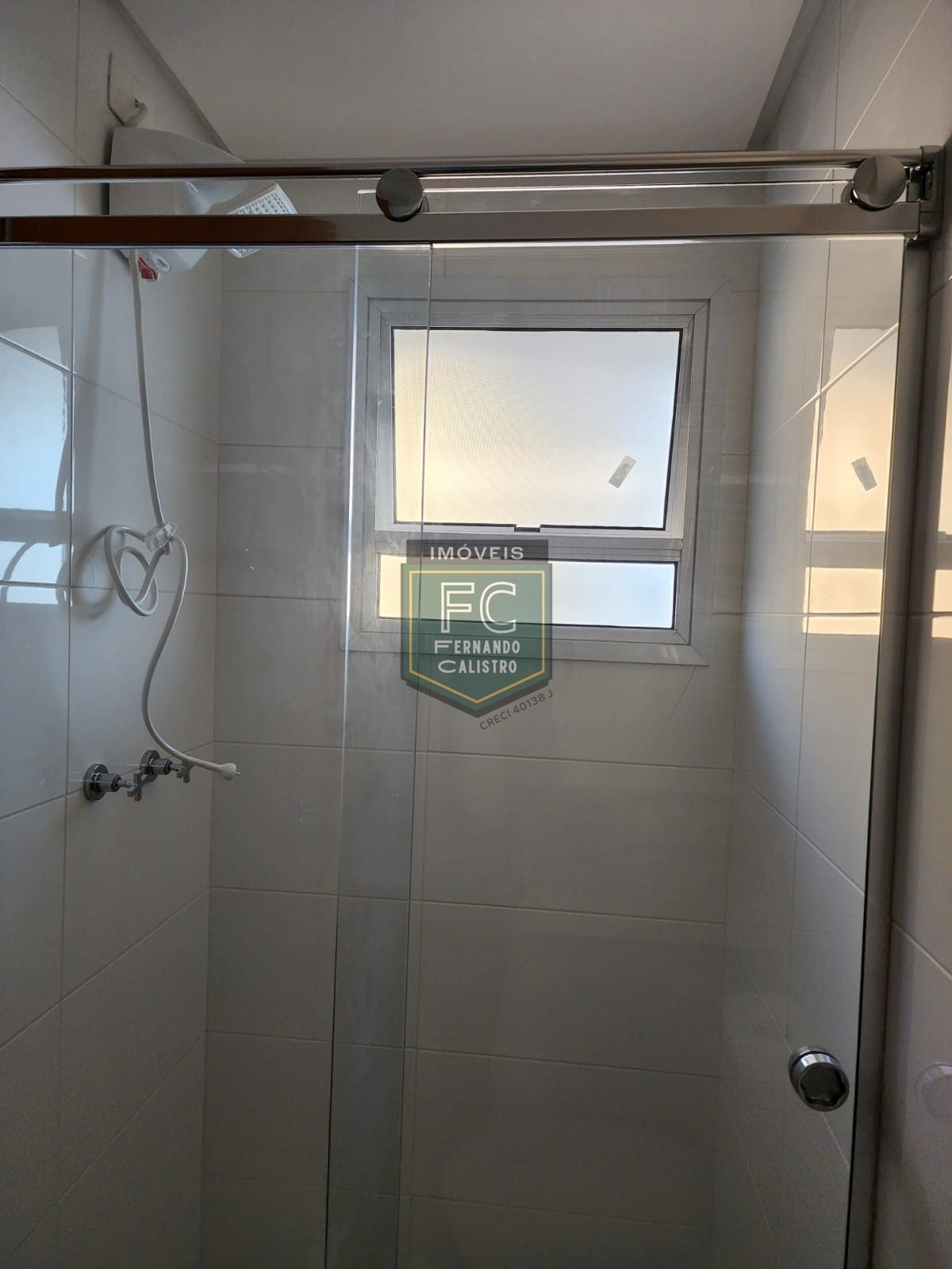 Apartamento Altíssimo Padrão 3 Suítes, Varanda Envidraçada c/ Churrasqueira e Vista p/ o Mar, Passos da Praia, 3 Vagas, V. Caiçara, Praia Grande SP