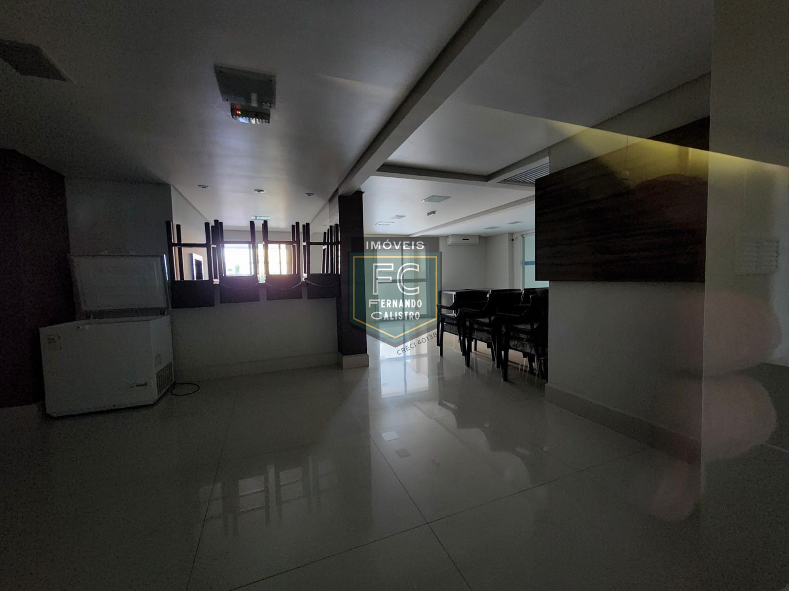 Apartamento Altíssimo Padrão 3 Suítes, Varanda Envidraçada c/ Churrasqueira e Vista p/ o Mar, Passos da Praia, 3 Vagas, V. Caiçara, Praia Grande SP