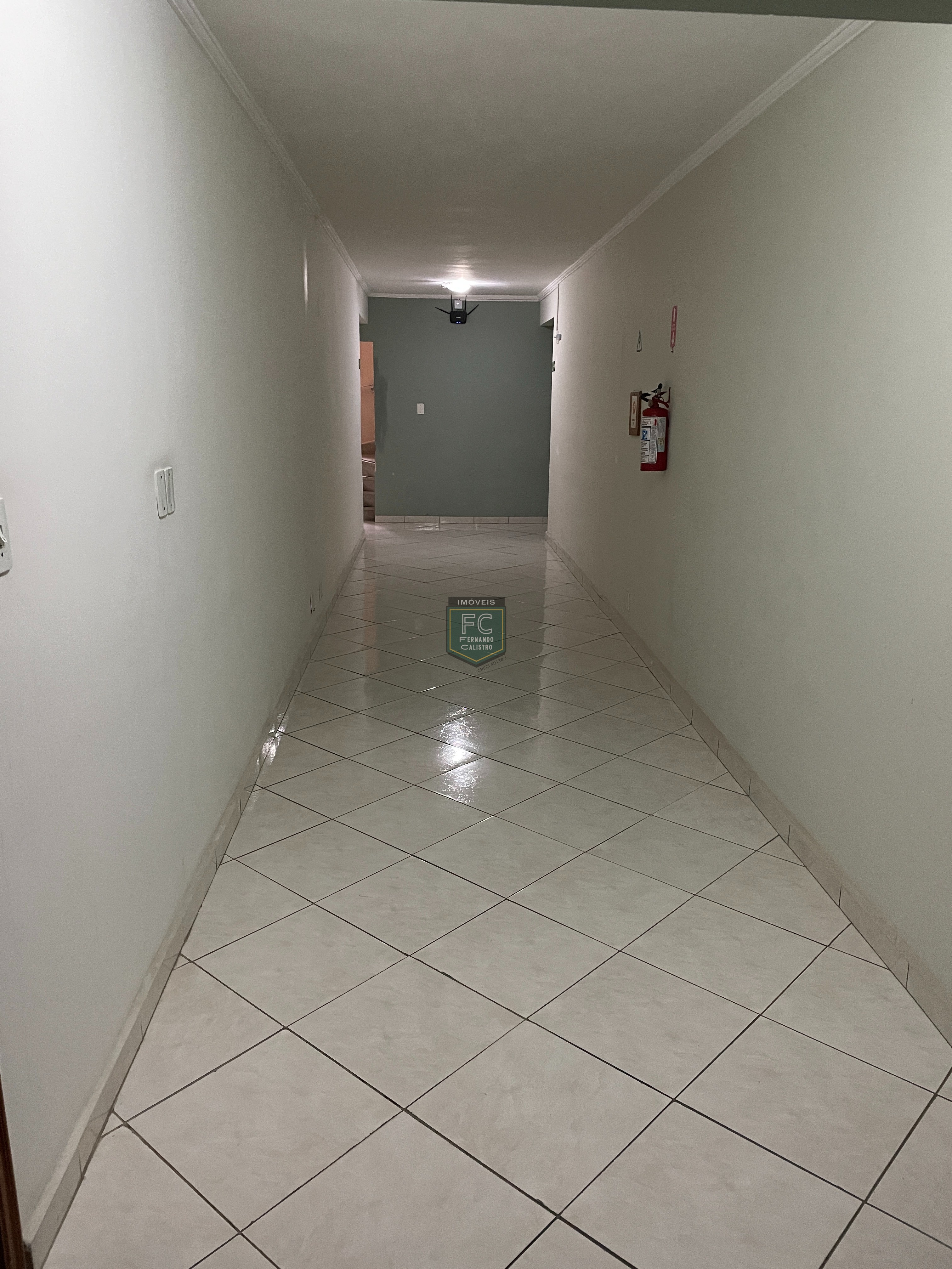 Apartamento Tipo Garden, com 2 Dormitórios e Terraço / Quintal com vista para o mar, e alguns passos da praia, no Coração do Centro, Mongaguá - SP