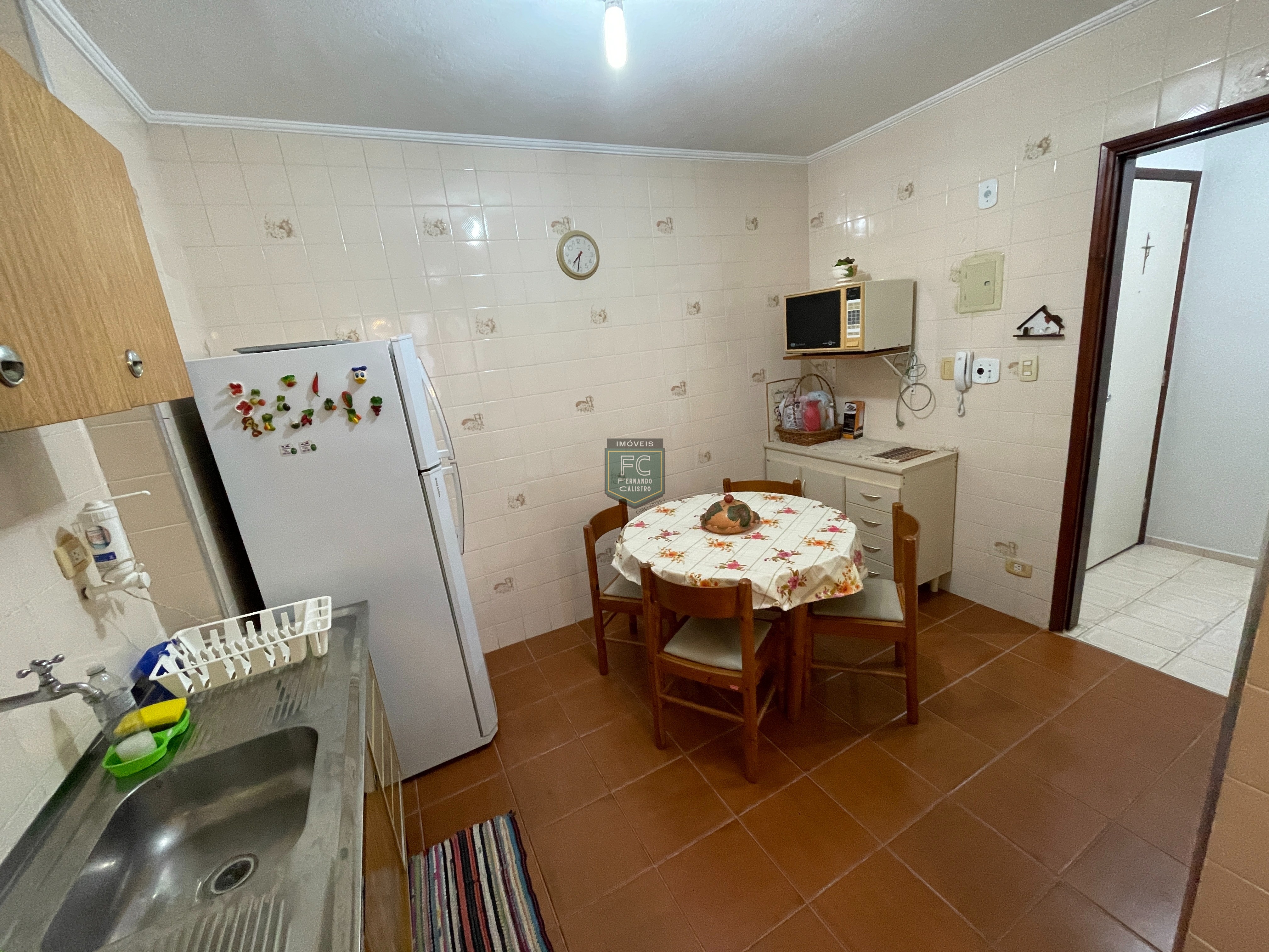 Apartamento Tipo Garden, com 2 Dormitórios e Terraço / Quintal com vista para o mar, e alguns passos da praia, no Coração do Centro, Mongaguá - SP