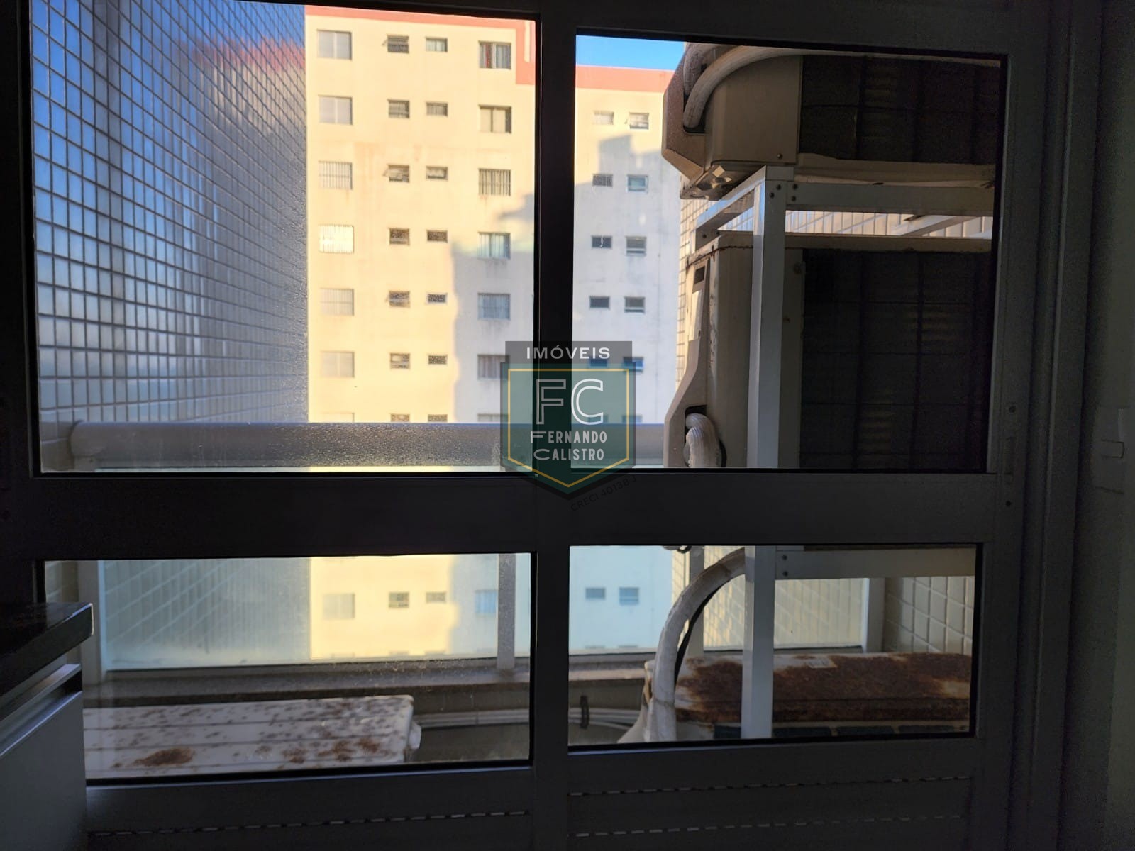 Apartamento Altíssimo Padrão 3 Suítes, Varanda Envidraçada c/ Churrasqueira e Vista p/ o Mar, Passos da Praia, 3 Vagas, V. Caiçara, Praia Grande SP