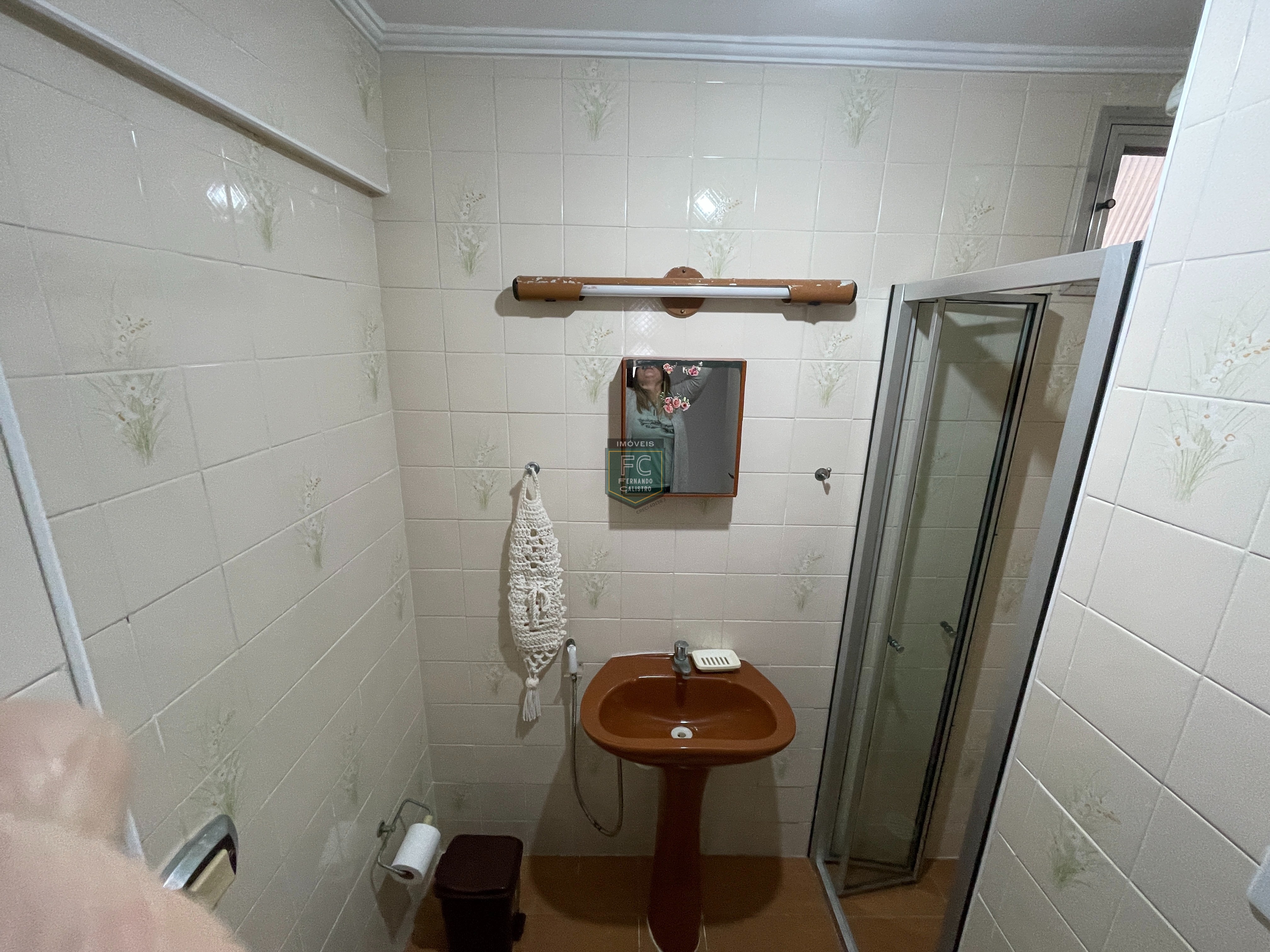 Apartamento Tipo Garden, com 2 Dormitórios e Terraço / Quintal com vista para o mar, e alguns passos da praia, no Coração do Centro, Mongaguá - SP