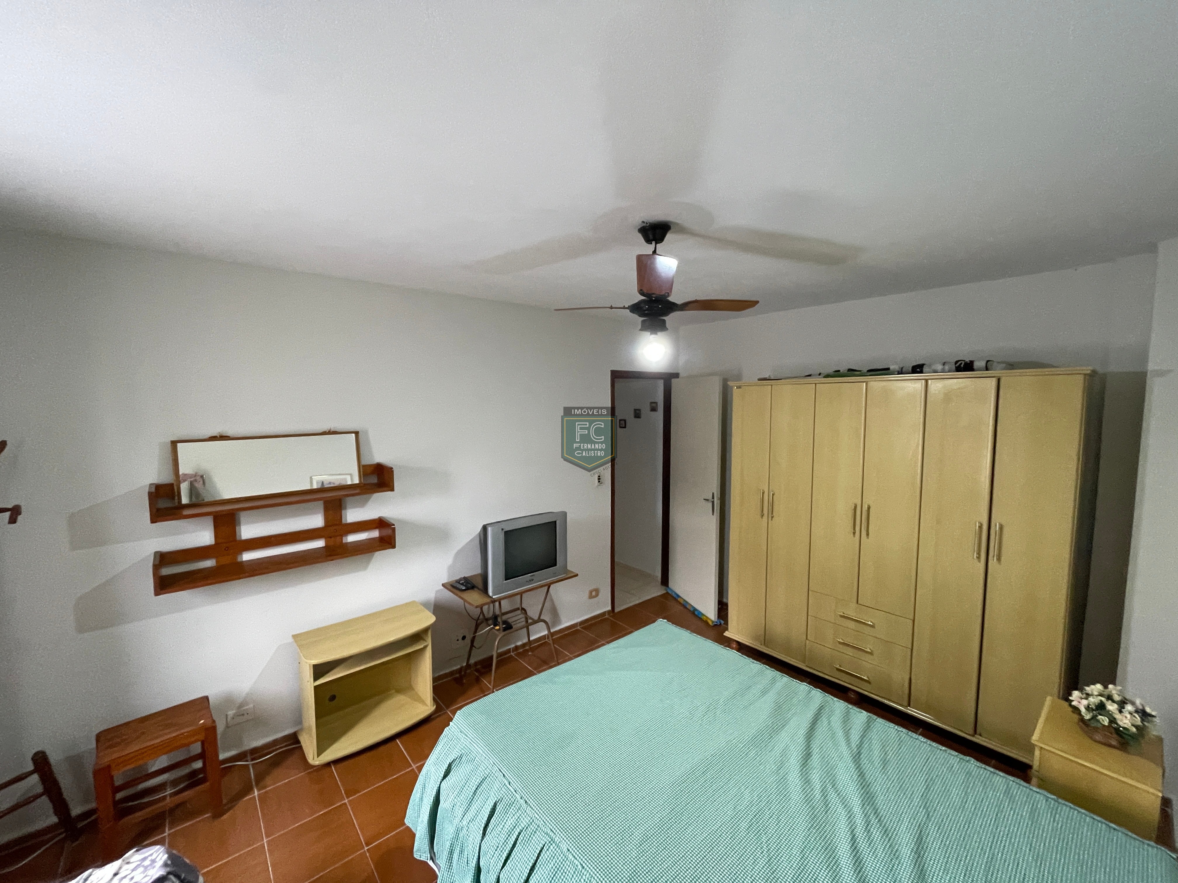 Apartamento Tipo Garden, com 2 Dormitórios e Terraço / Quintal com vista para o mar, e alguns passos da praia, no Coração do Centro, Mongaguá - SP
