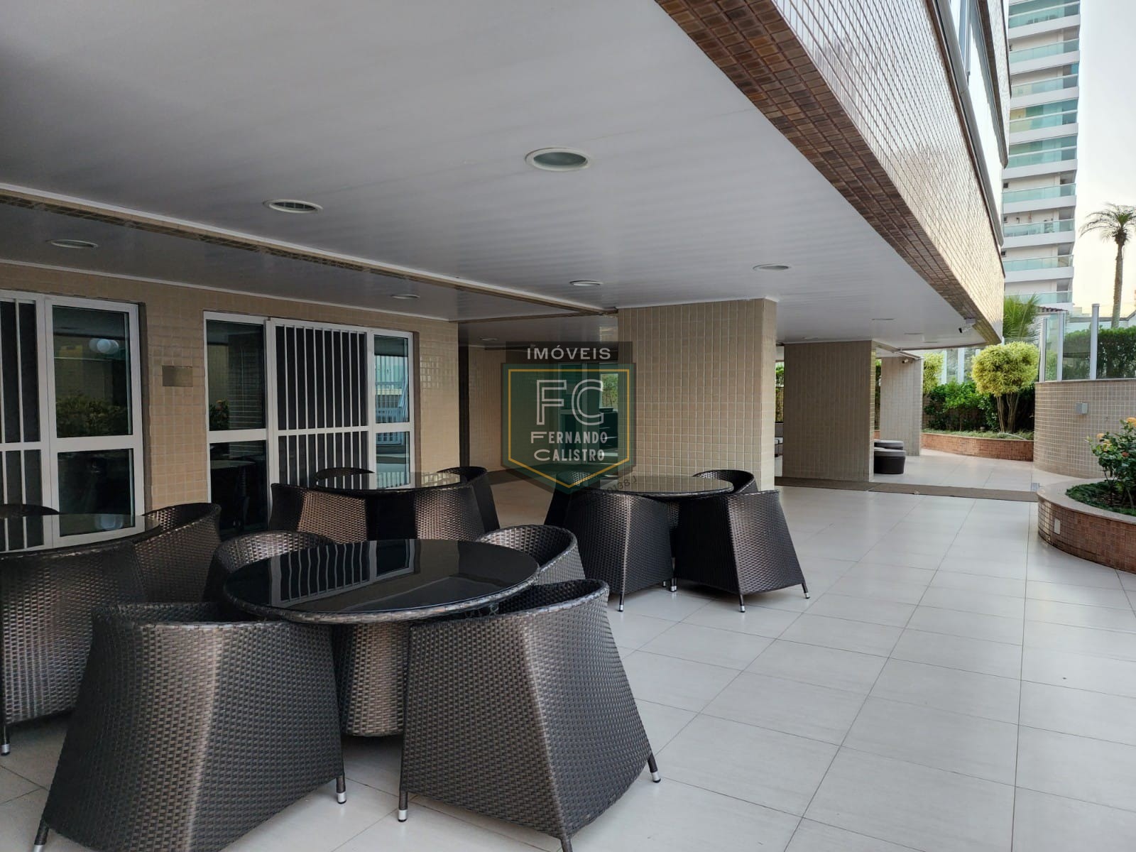 Apartamento Altíssimo Padrão 3 Suítes, Varanda Envidraçada c/ Churrasqueira e Vista p/ o Mar, Passos da Praia, 3 Vagas, V. Caiçara, Praia Grande SP