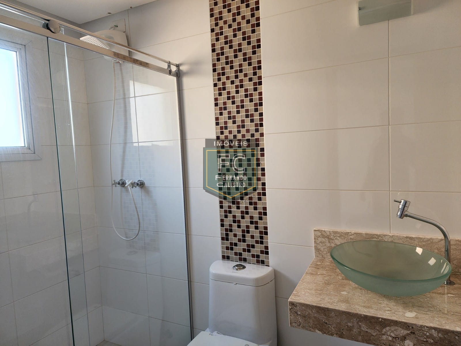 Apartamento Altíssimo Padrão 3 Suítes, Varanda Envidraçada c/ Churrasqueira e Vista p/ o Mar, Passos da Praia, 3 Vagas, V. Caiçara, Praia Grande SP