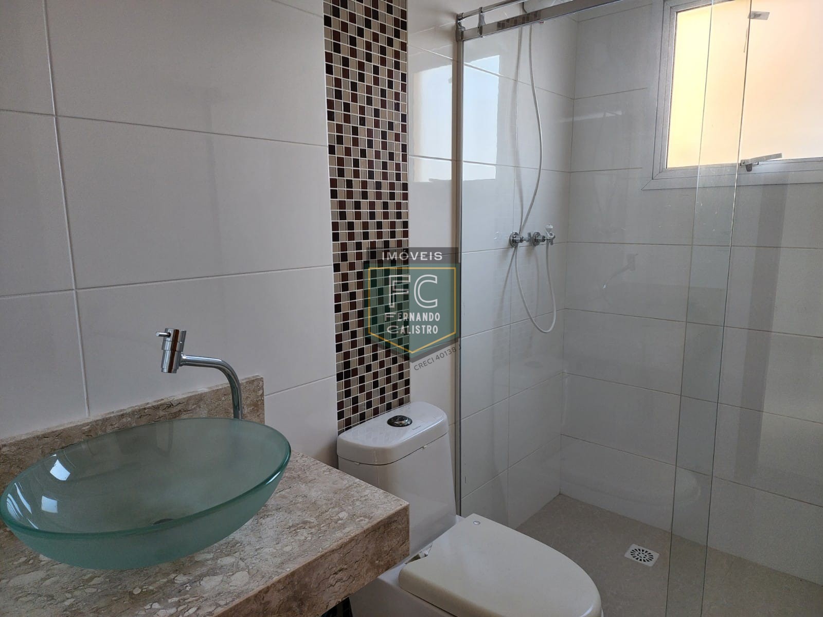 Apartamento Altíssimo Padrão 3 Suítes, Varanda Envidraçada c/ Churrasqueira e Vista p/ o Mar, Passos da Praia, 3 Vagas, V. Caiçara, Praia Grande SP