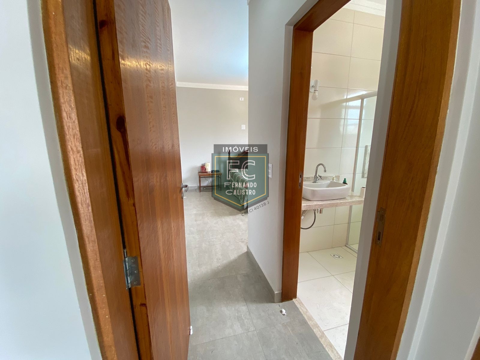 Espaçoso sobrado altissimo padrão 4 dormitórios (2 suítes), 165 m², piscina, área gourmet completa, 4 vagas, local nobre e valorizado, flórida, pg/sp