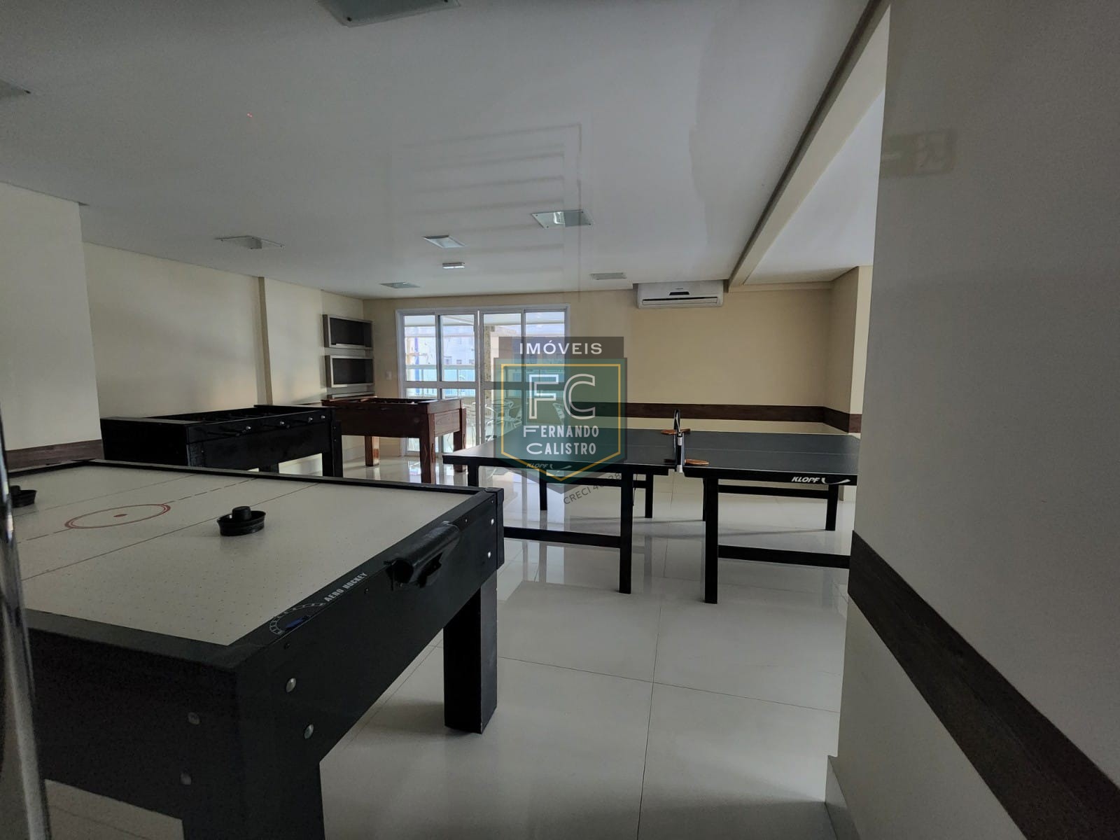 Apartamento Altíssimo Padrão 3 Suítes, Varanda Envidraçada c/ Churrasqueira e Vista p/ o Mar, Passos da Praia, 3 Vagas, V. Caiçara, Praia Grande SP