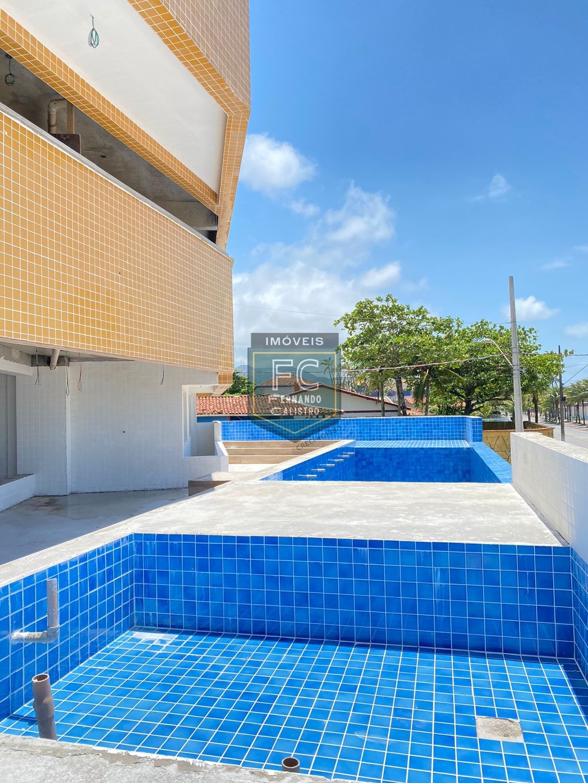 Apartamento 2 dormitórios (1 suíte) andar alto, varanda gourmet c/ vista p/ o mar, condomínio lazer completo frente ao mar, v. Atlântica, mongaguá sp