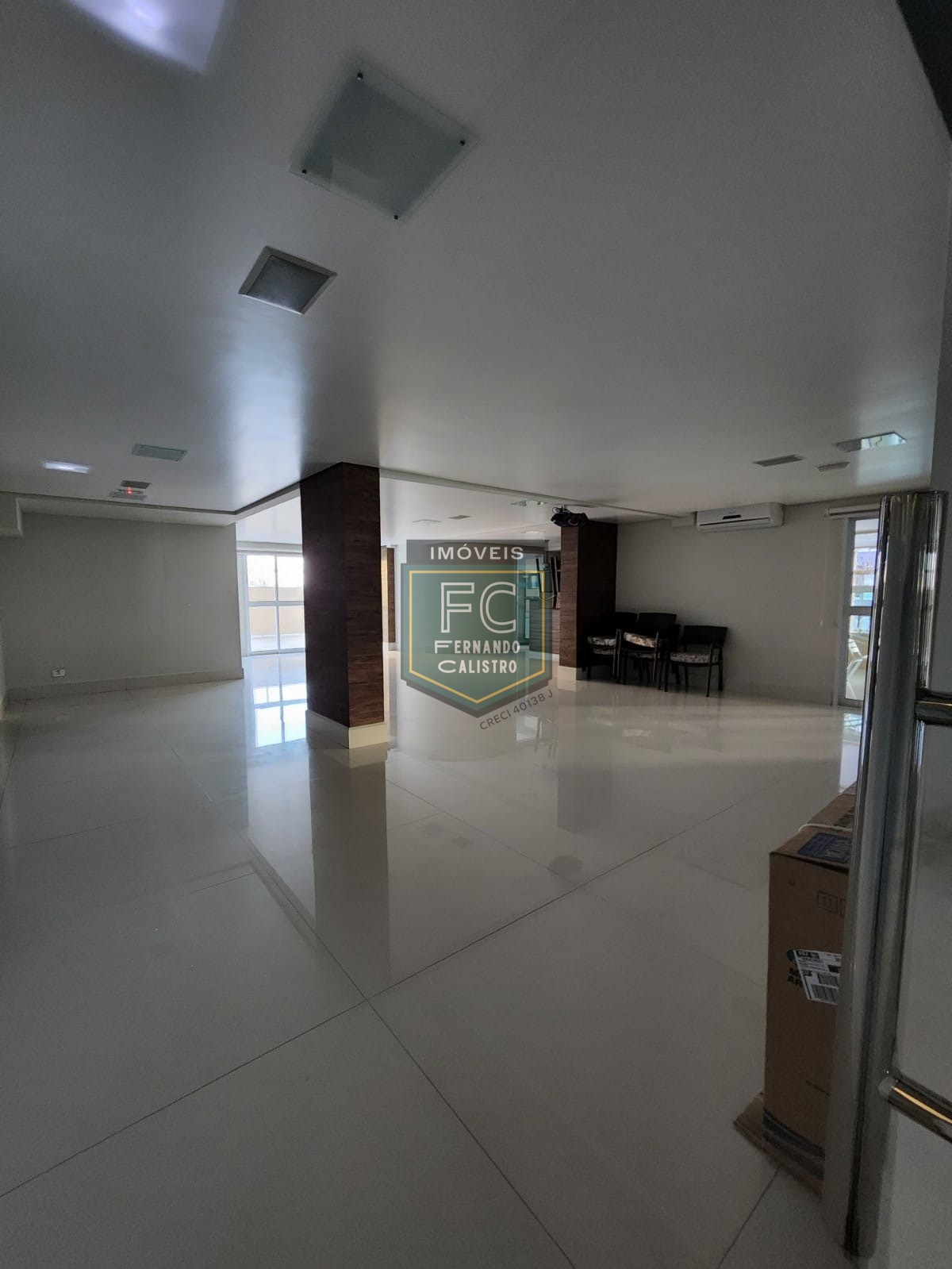Apartamento Altíssimo Padrão 3 Suítes, Varanda Envidraçada c/ Churrasqueira e Vista p/ o Mar, Passos da Praia, 3 Vagas, V. Caiçara, Praia Grande SP