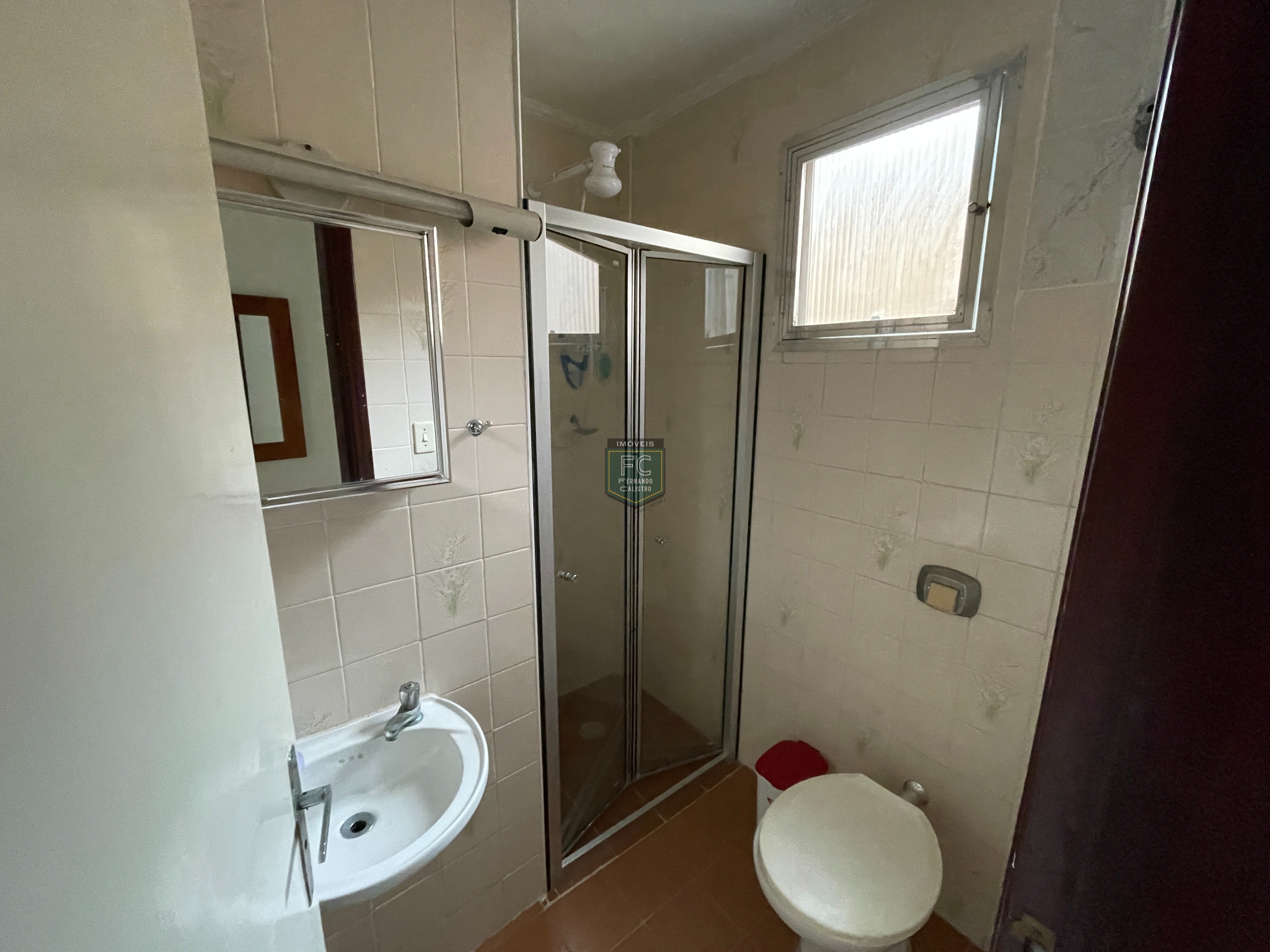 Apartamento Tipo Garden, com 2 Dormitórios e Terraço / Quintal com vista para o mar, e alguns passos da praia, no Coração do Centro, Mongaguá - SP