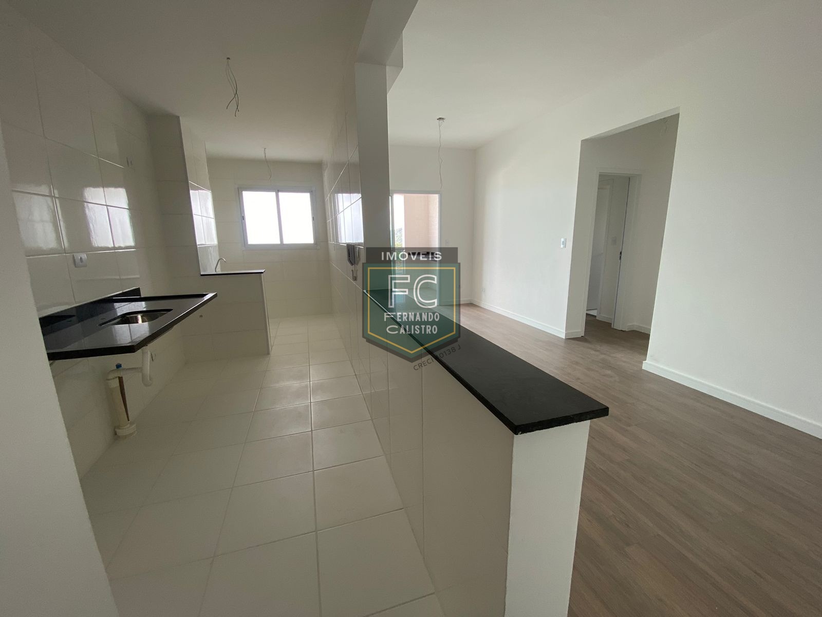 Apartamento novo andar alto, pronto, varanda gourmet c/ vista p/ o mar, 2 dormitórios (1 suíte), piso laminado, local nobre, jd. Luciana, mongaguá-sp